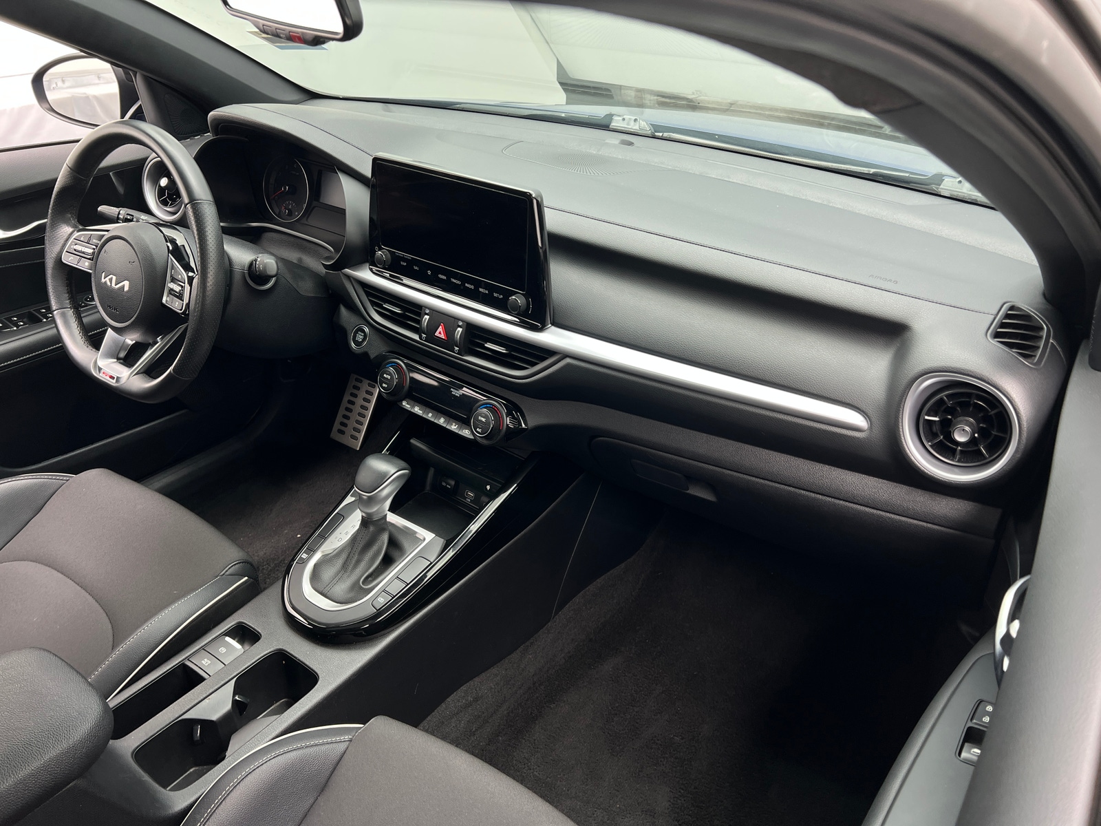 Thumbnail: 2024 Kia Forte - 3