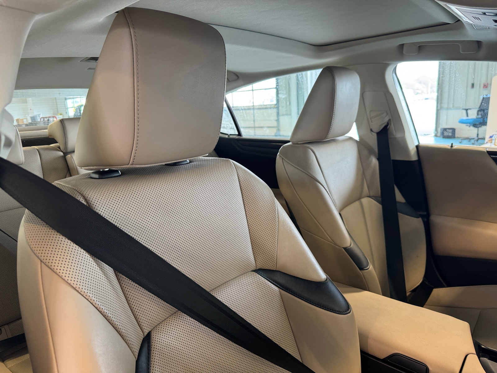 Thumbnail: 2019 Lexus ES - 2