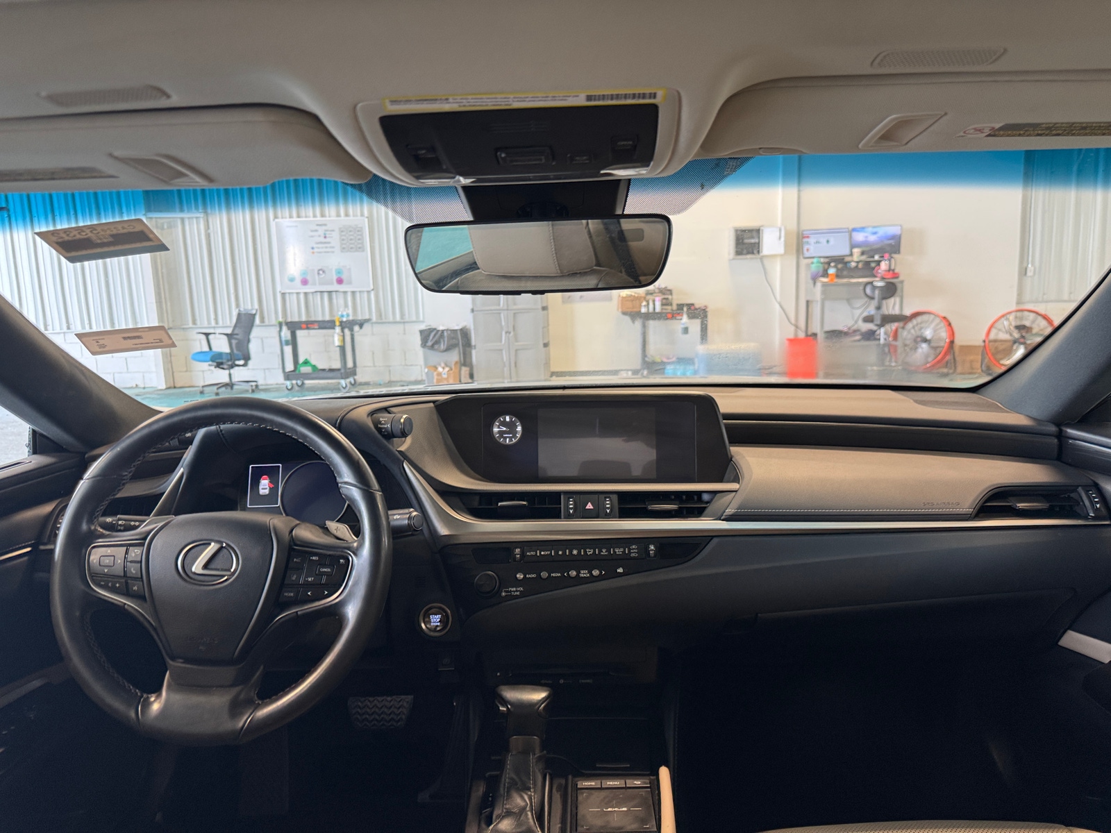 Thumbnail: 2019 Lexus ES - 3