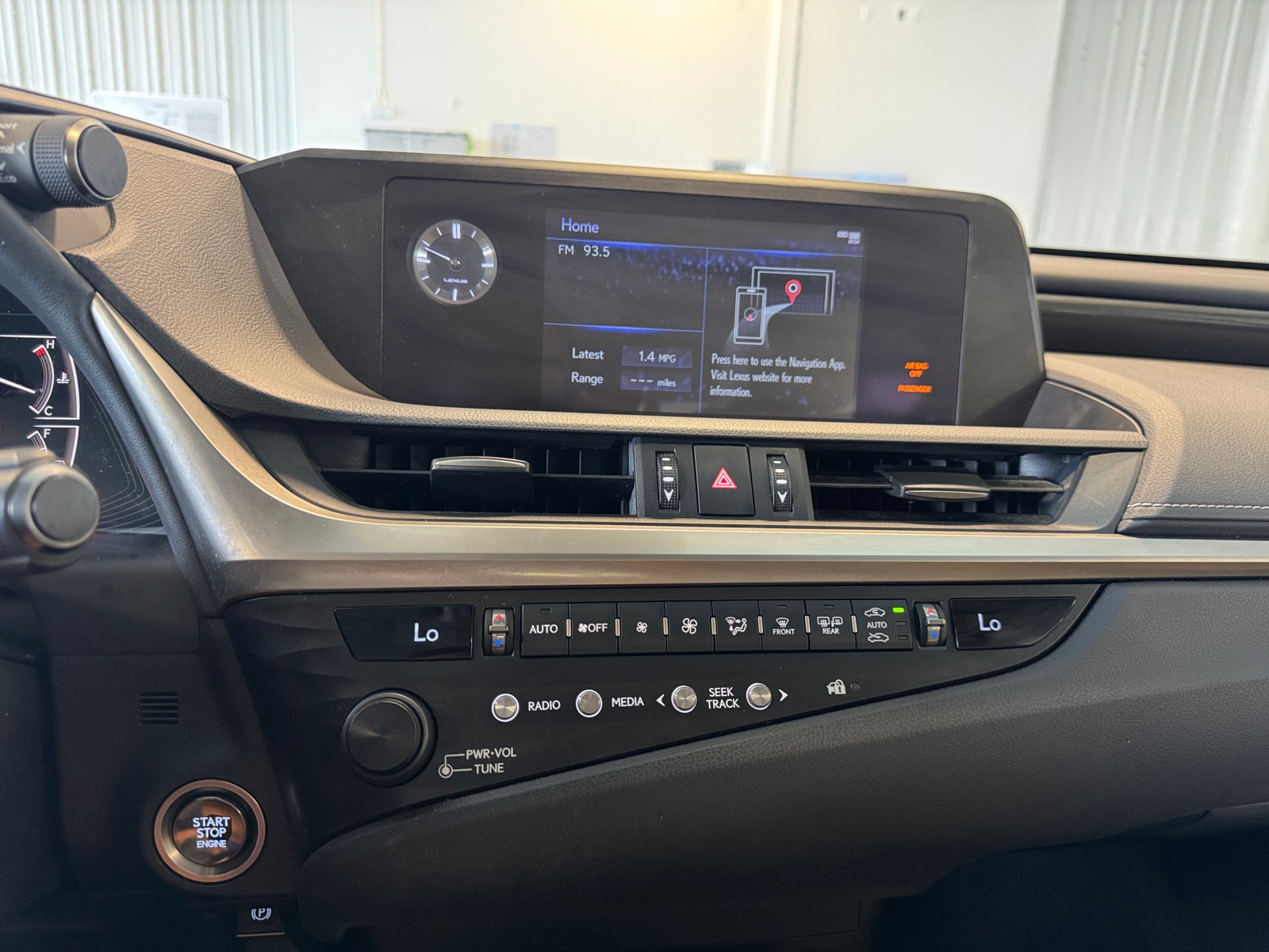 Thumbnail: 2019 Lexus ES - 4