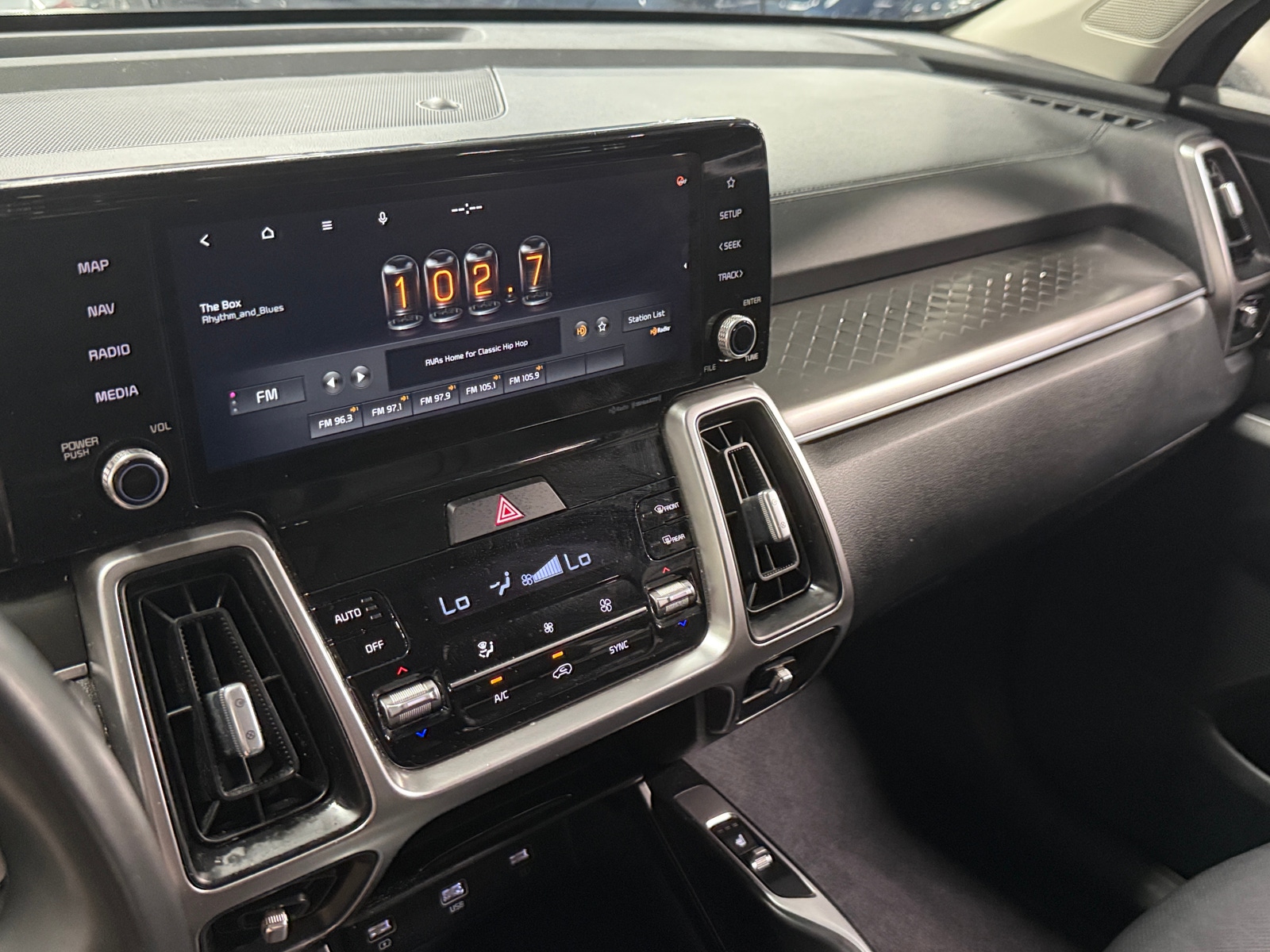 Thumbnail: 2022 Kia Sorento - 3