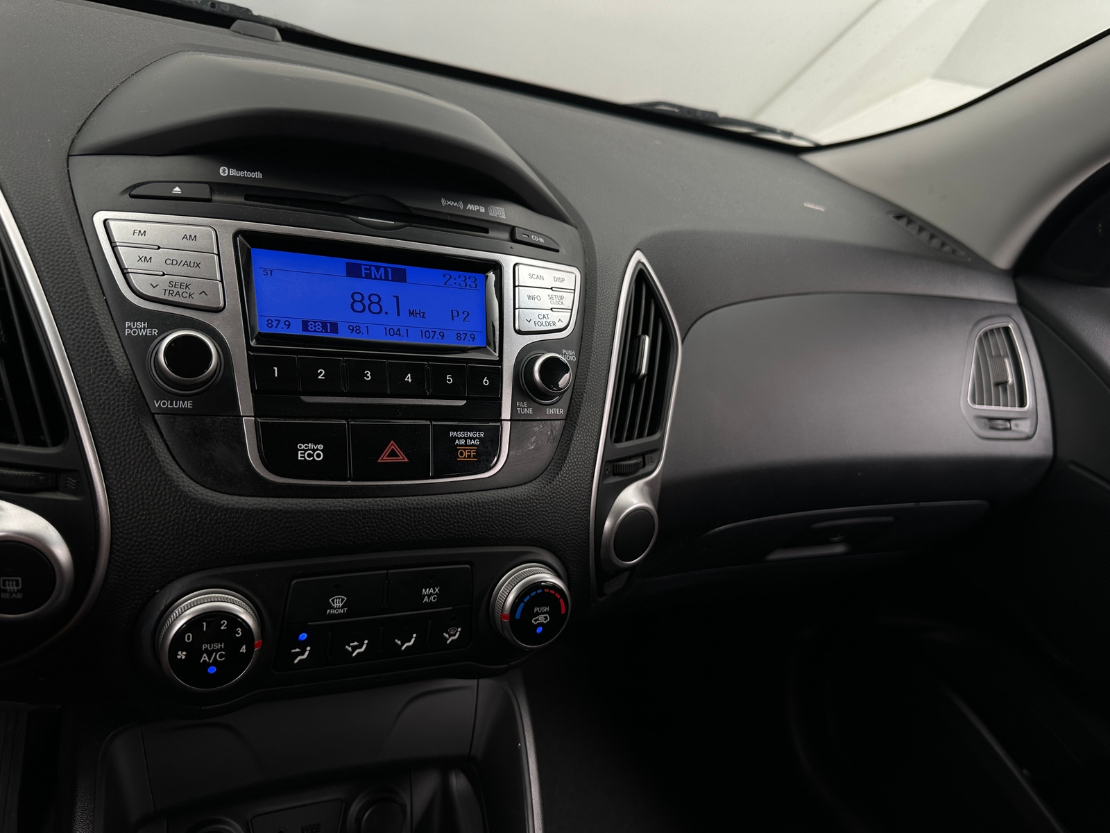 Thumbnail: 2012 Hyundai Tucson - 4