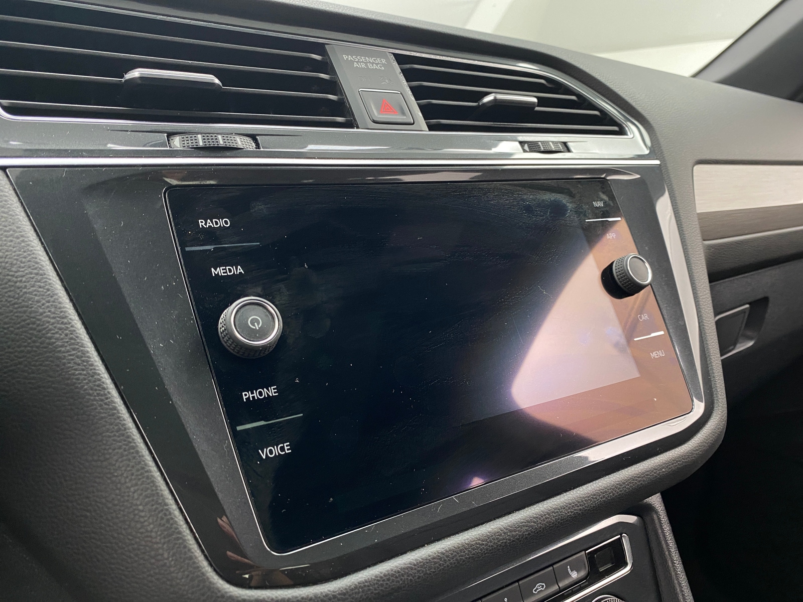 Thumbnail: 2018 Volkswagen Tiguan - 3