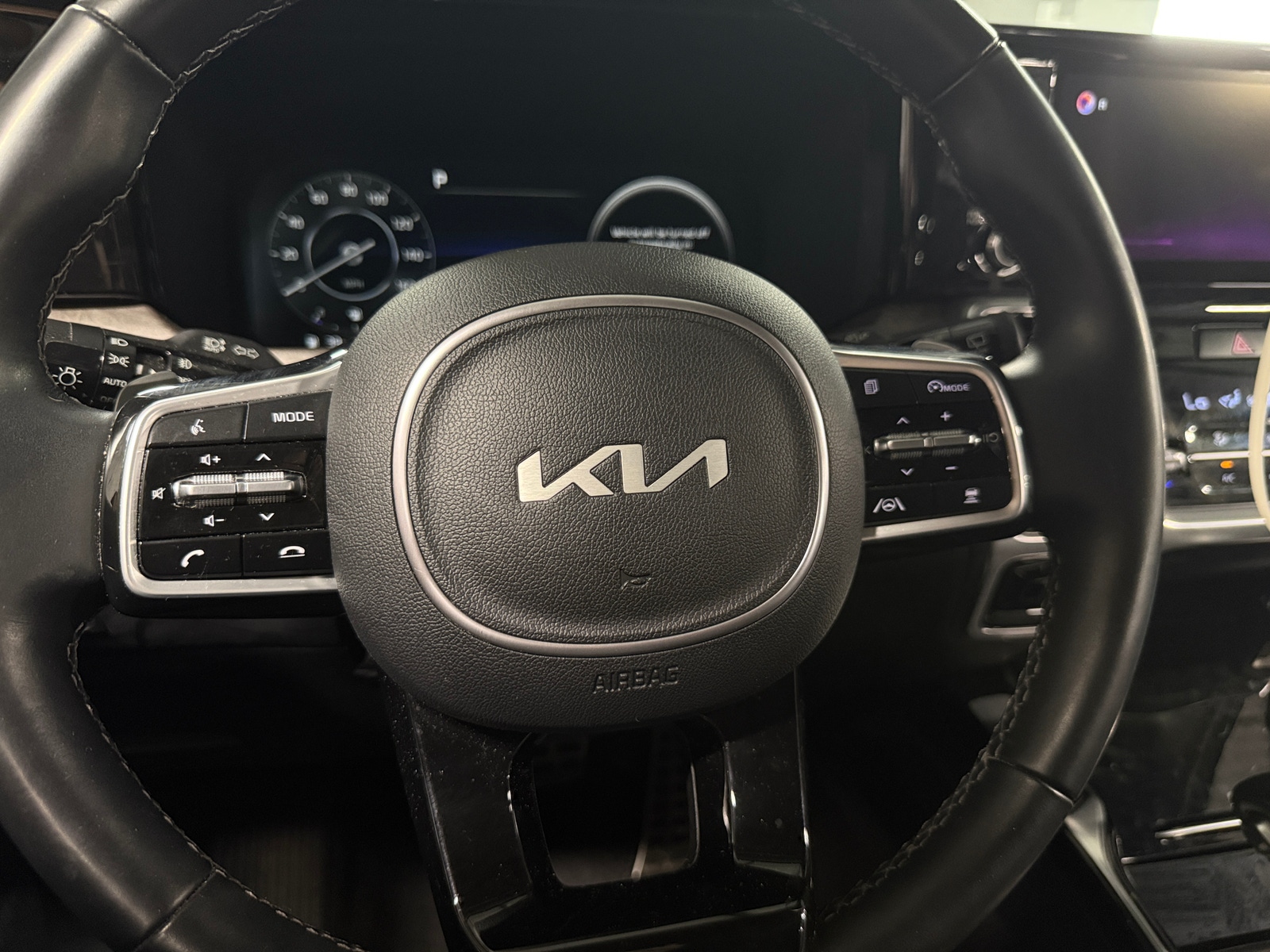 Thumbnail: 2022 Kia Sorento - 4