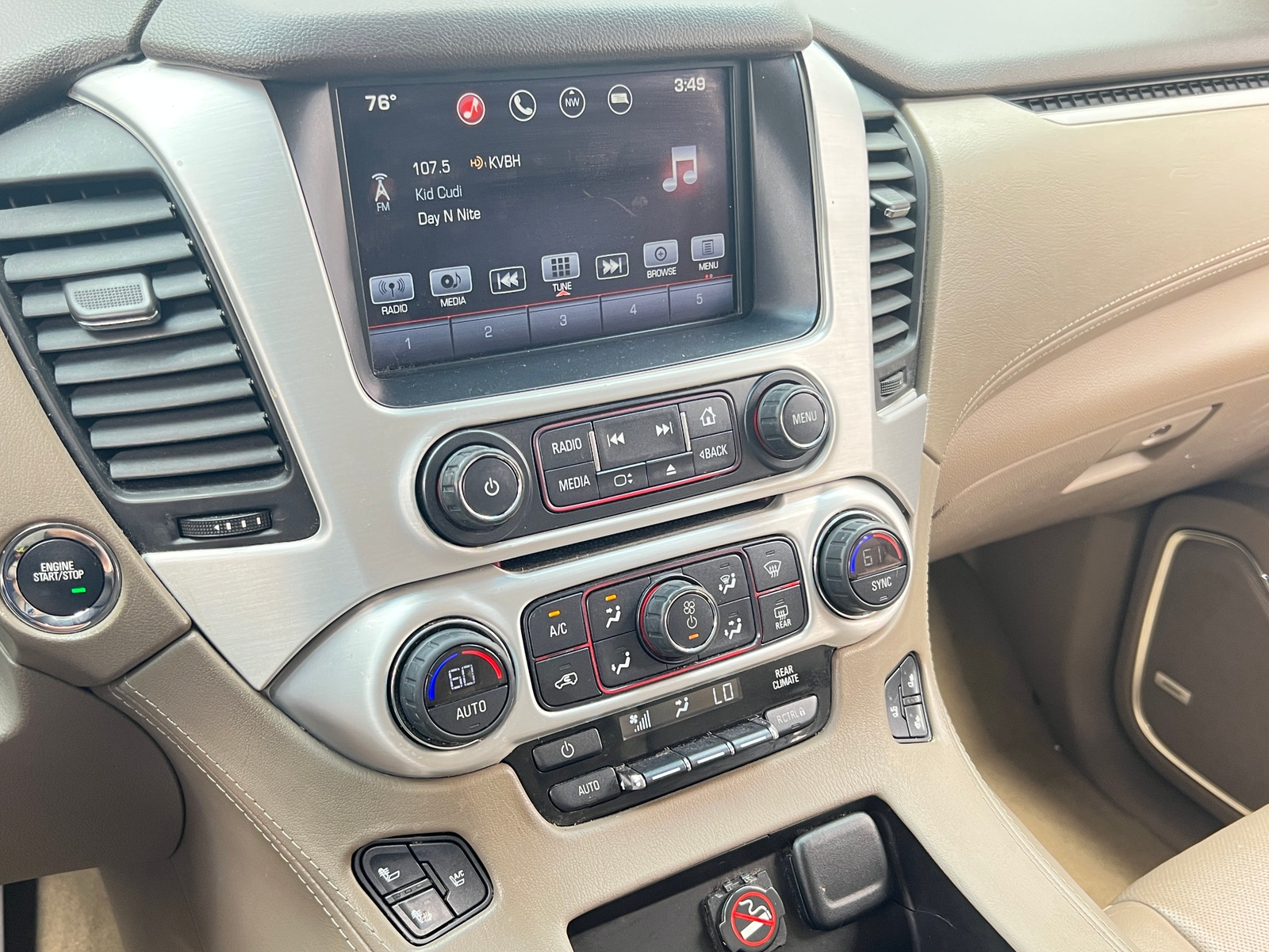 Thumbnail: 2016 GMC Yukon XL - 3