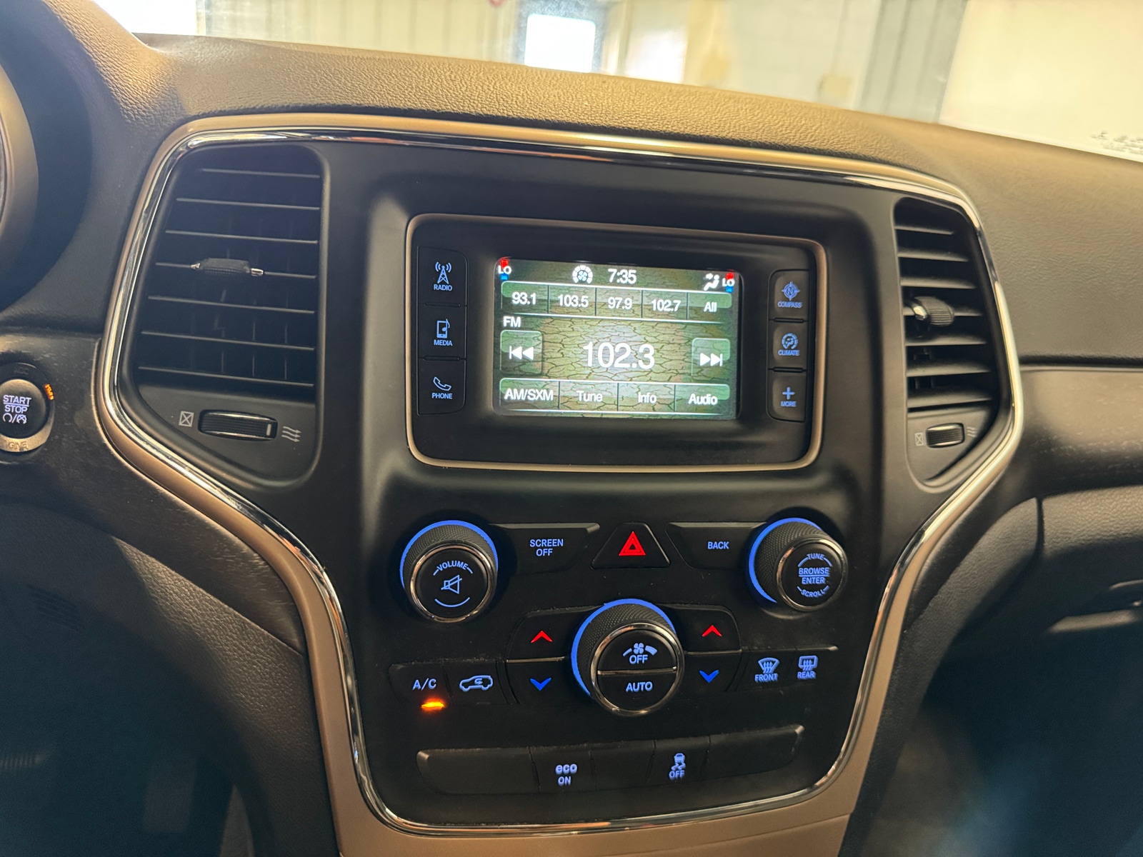 Thumbnail: 2015 Jeep Grand Cherokee - 4