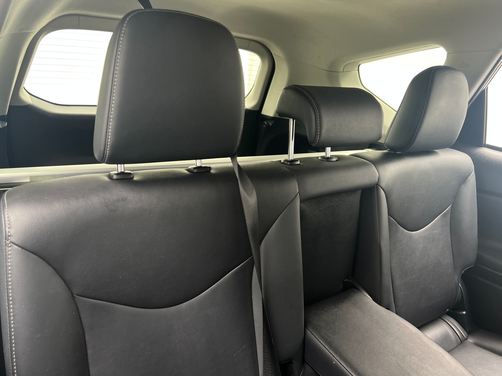 Thumbnail: 2015 Toyota Prius v - 5