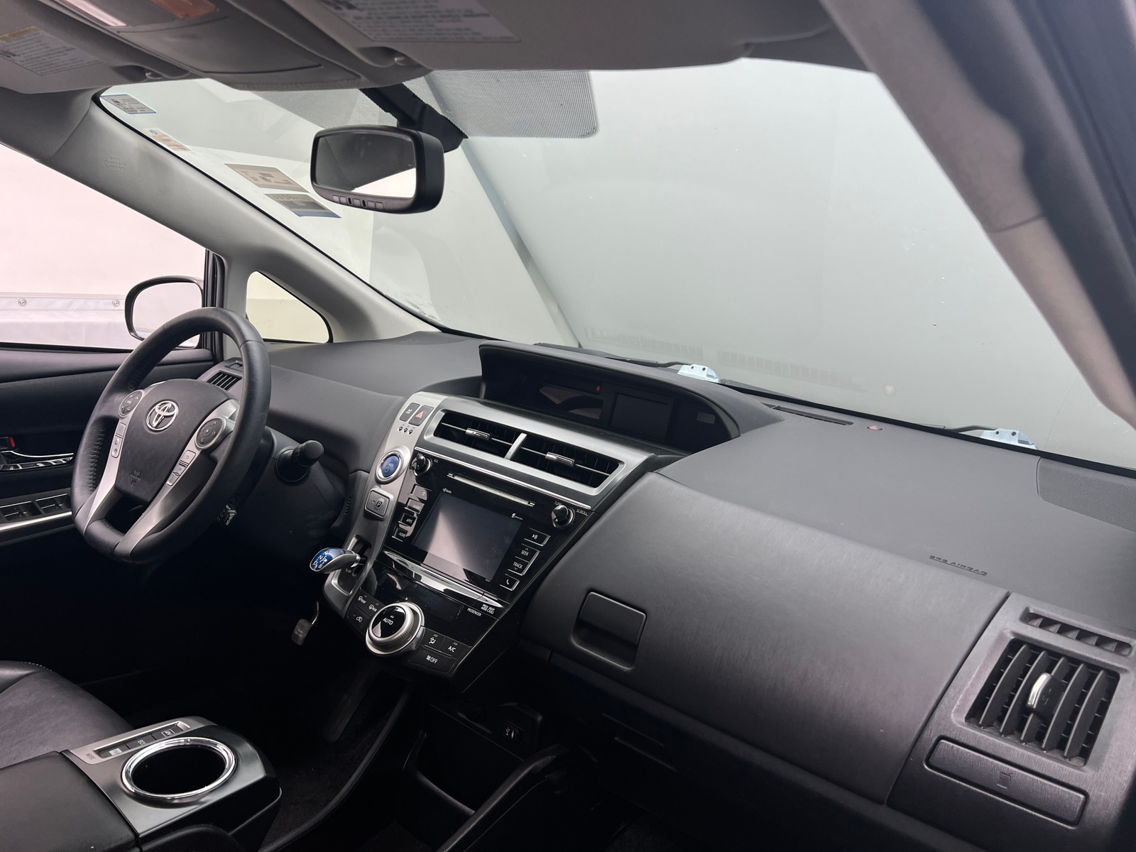 Thumbnail: 2015 Toyota Prius v - 2