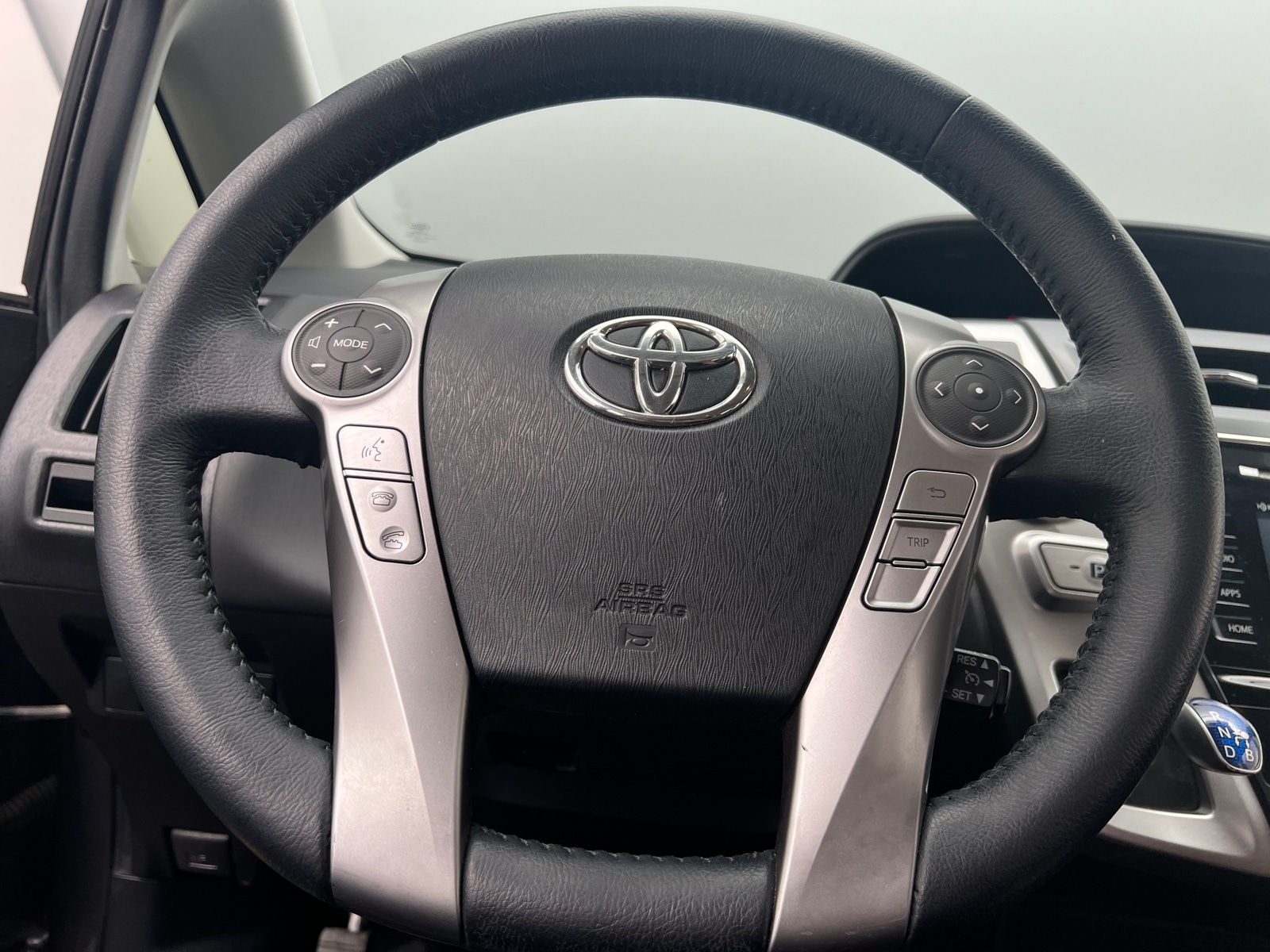 Thumbnail: 2015 Toyota Prius v - 4