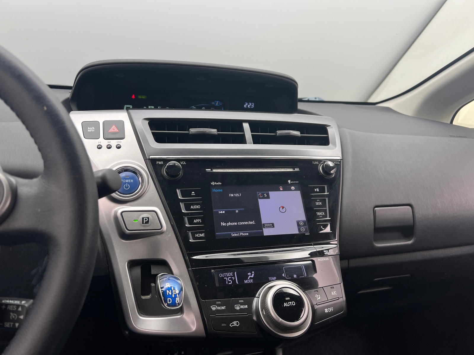 Thumbnail: 2015 Toyota Prius v - 3