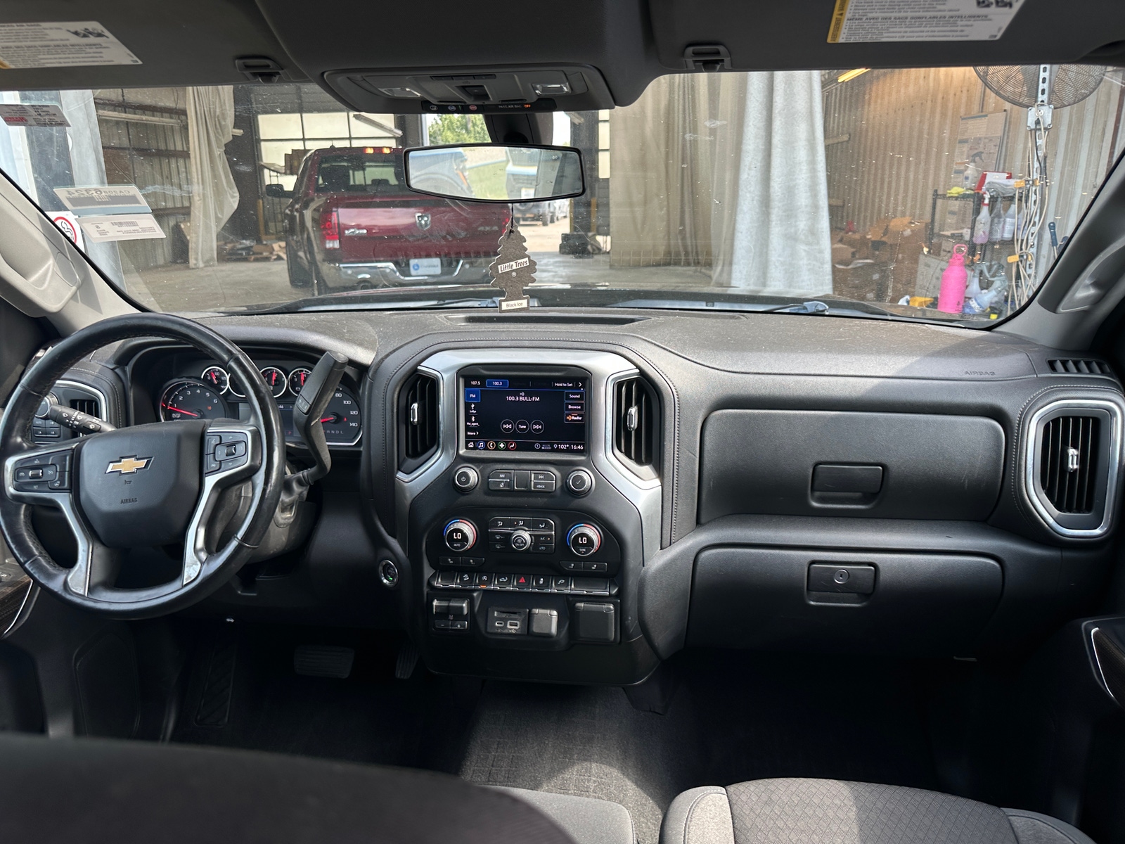Thumbnail: 2020 Chevrolet Silverado 1500 - 3