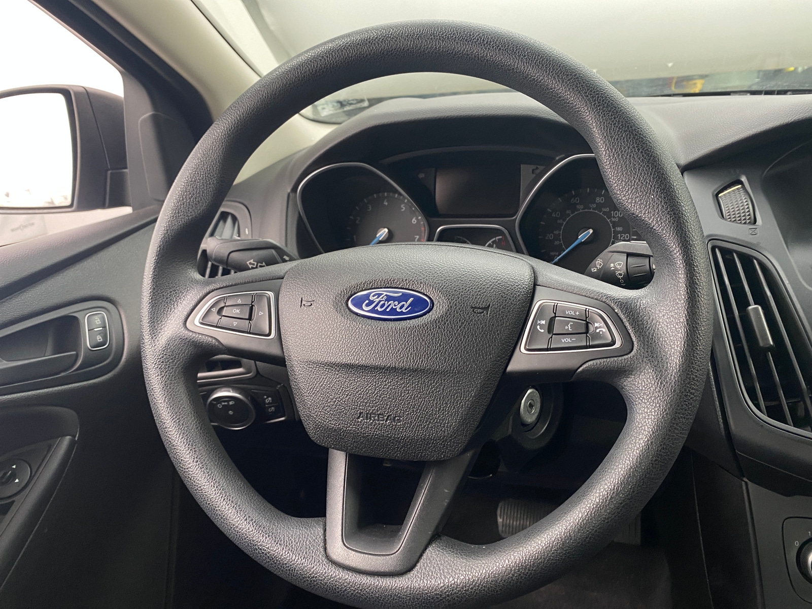 Thumbnail: 2015 Ford Focus - 5