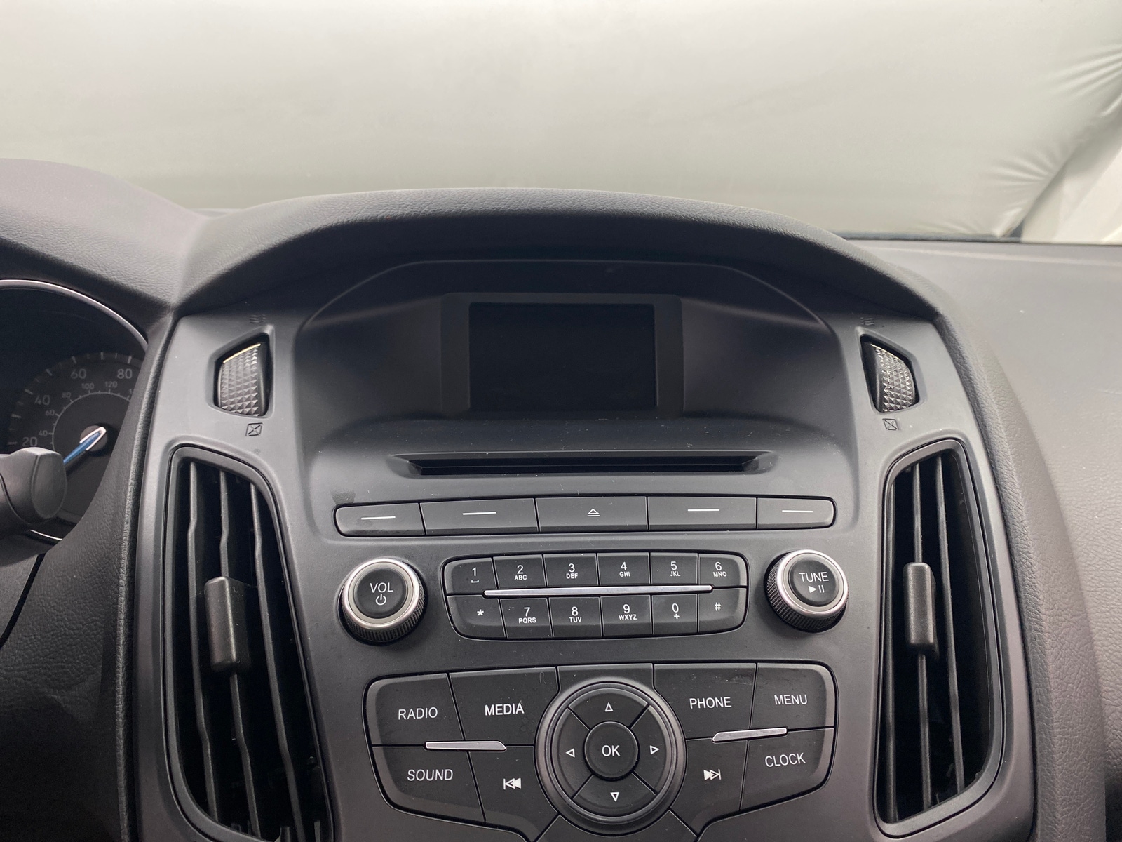 Thumbnail: 2015 Ford Focus - 4