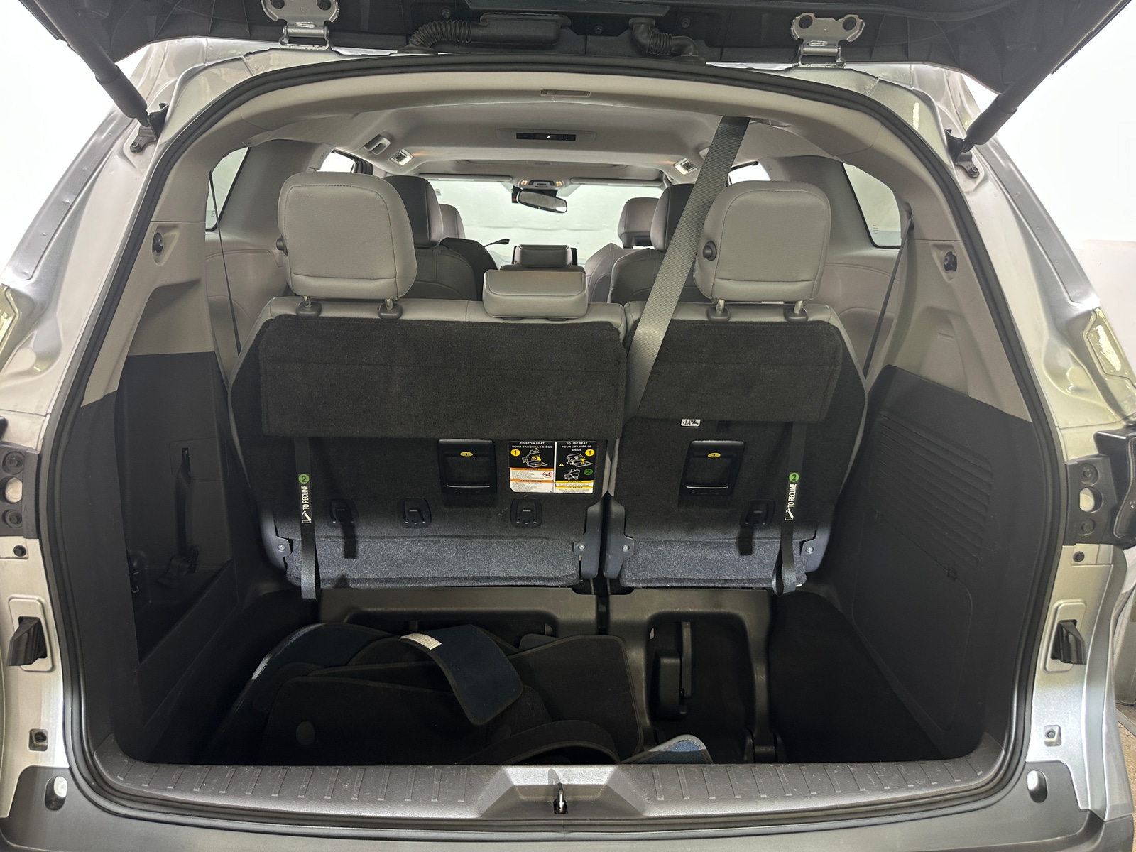 Thumbnail: 2022 Toyota Sienna - 6