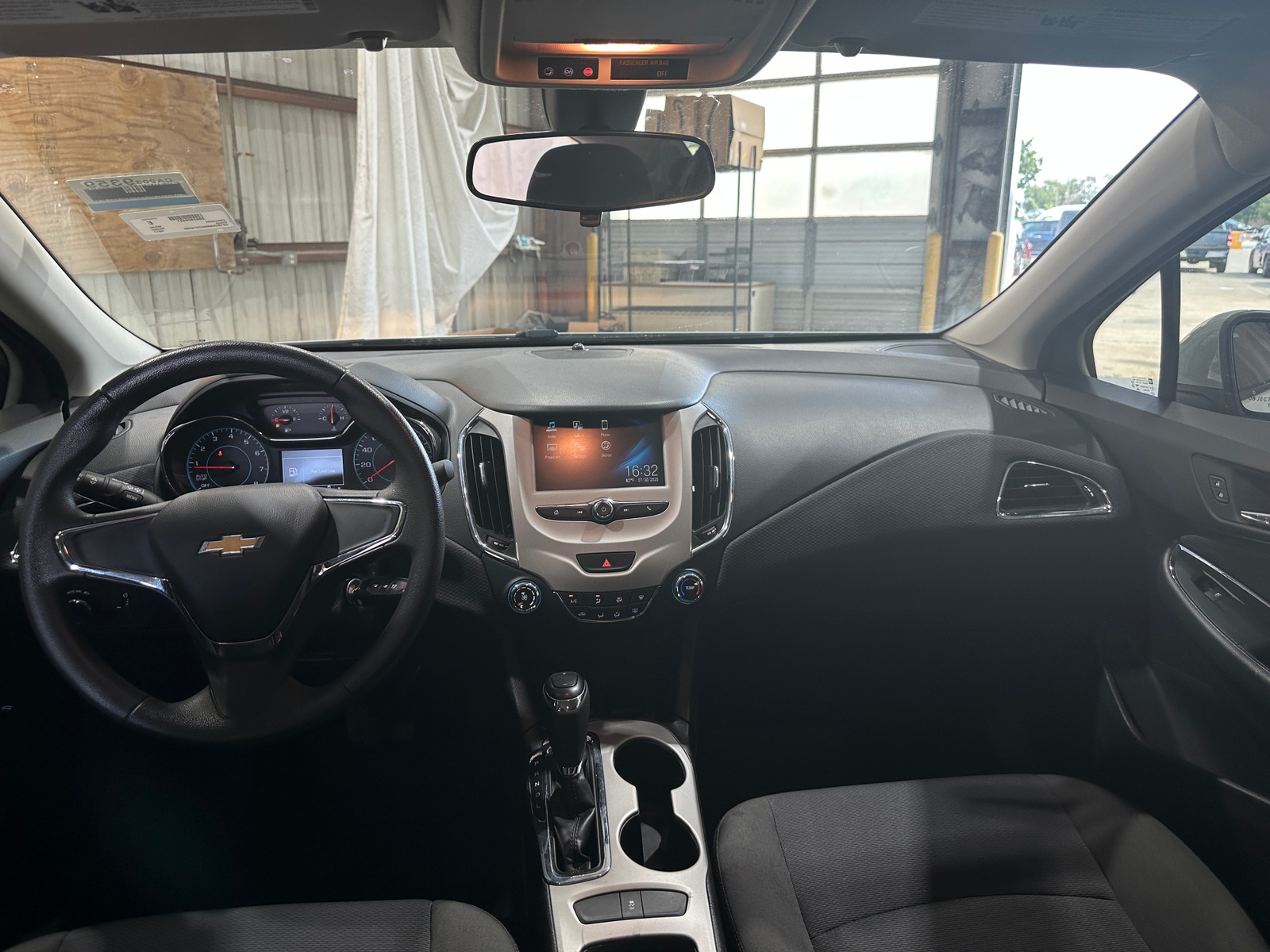 Thumbnail: 2017 Chevrolet Cruze - 3
