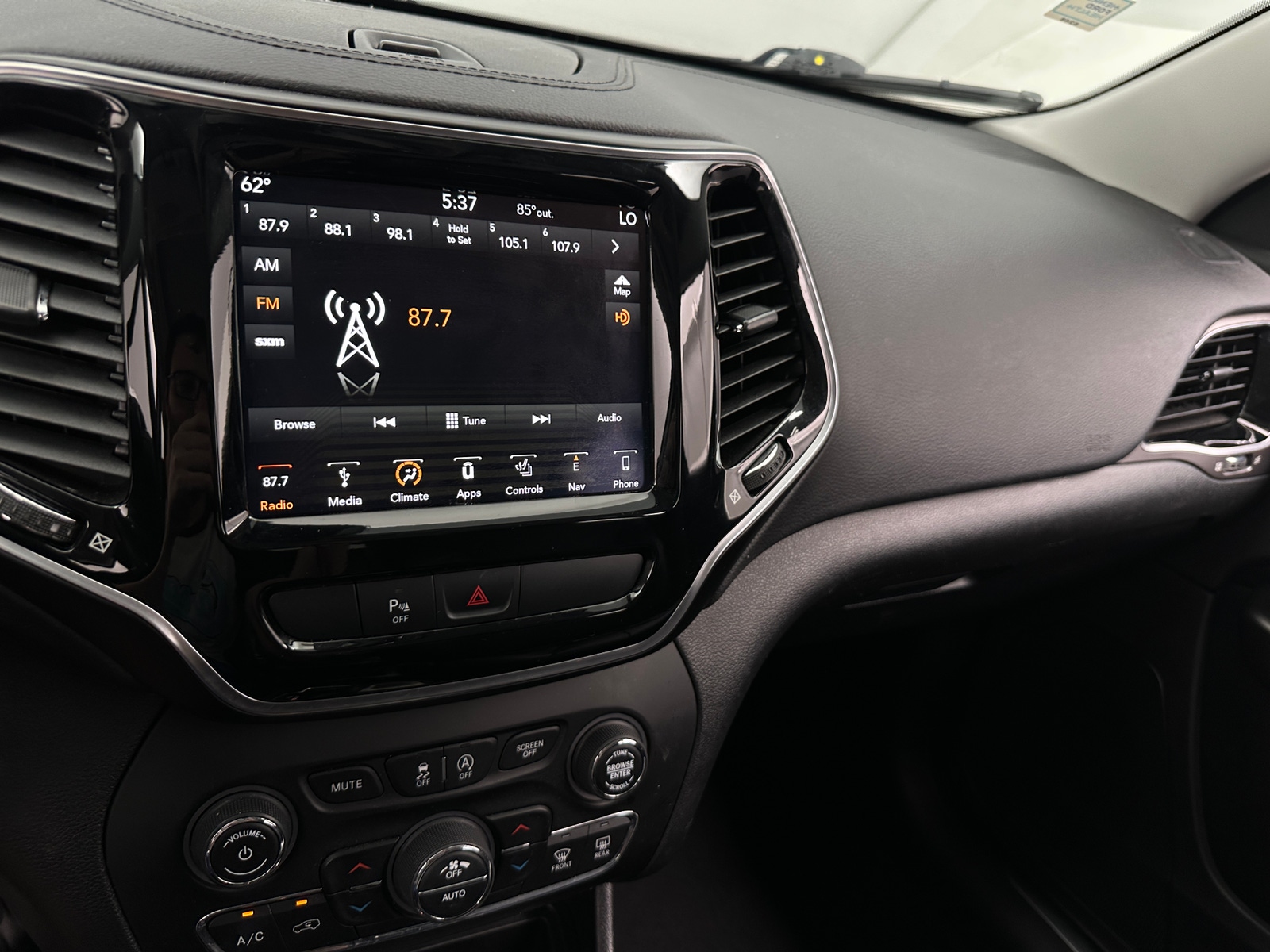 Thumbnail: 2019 Jeep Cherokee - 3