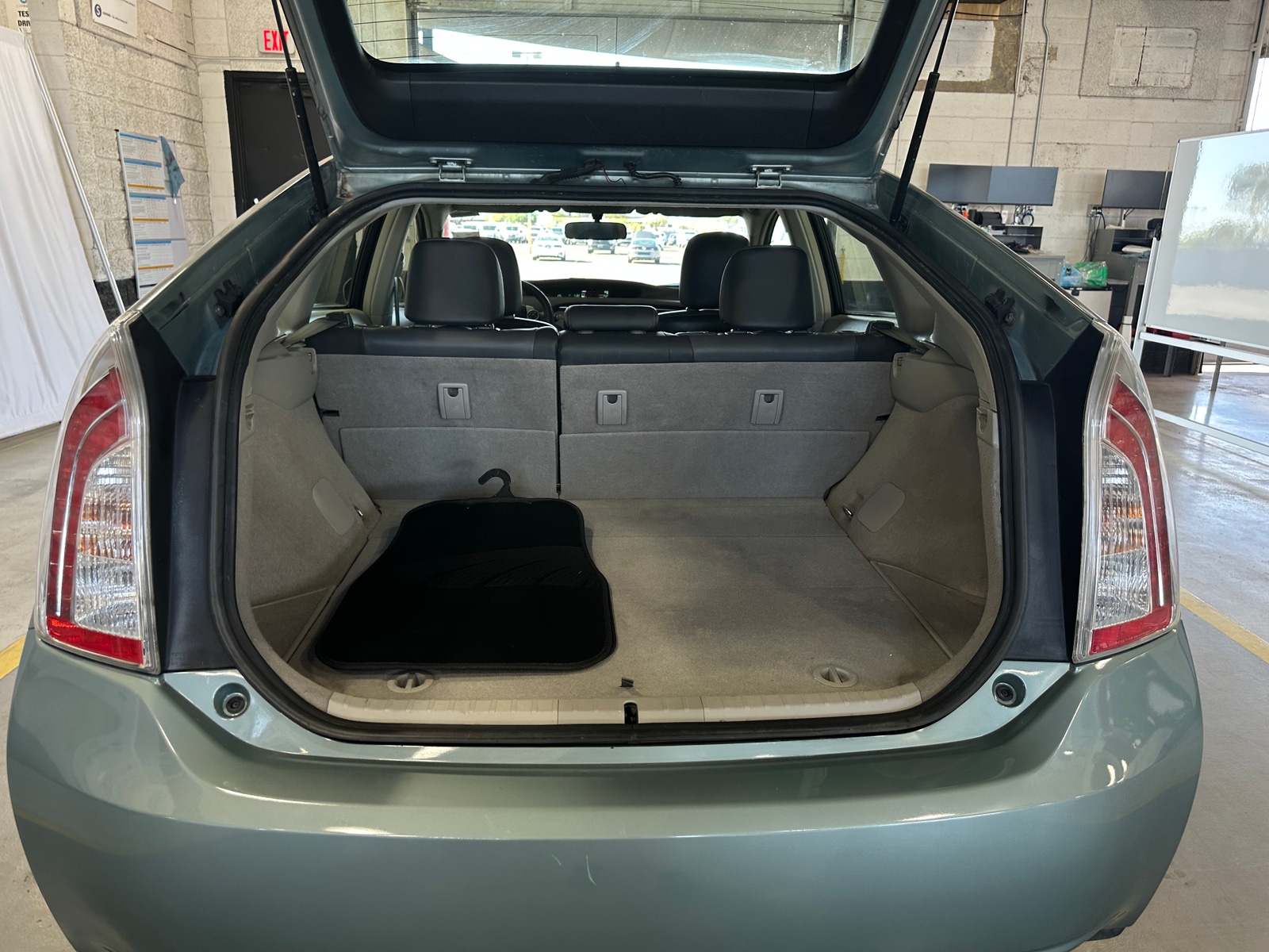 Thumbnail: 2012 Toyota Prius - 7