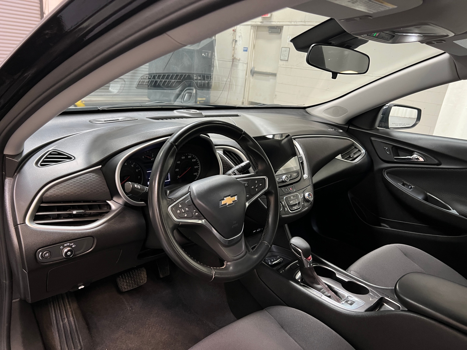 Thumbnail: 2023 Chevrolet Malibu - 3