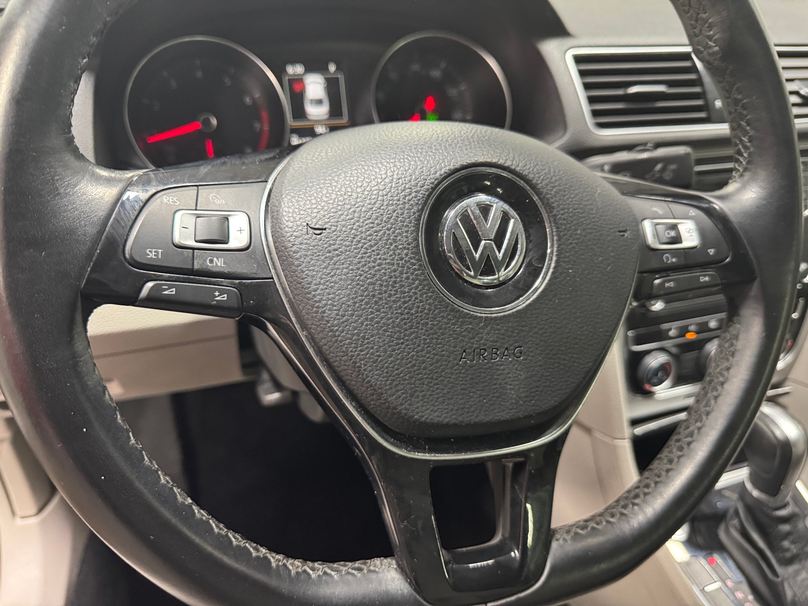 Thumbnail: 2019 Volkswagen Passat - 4