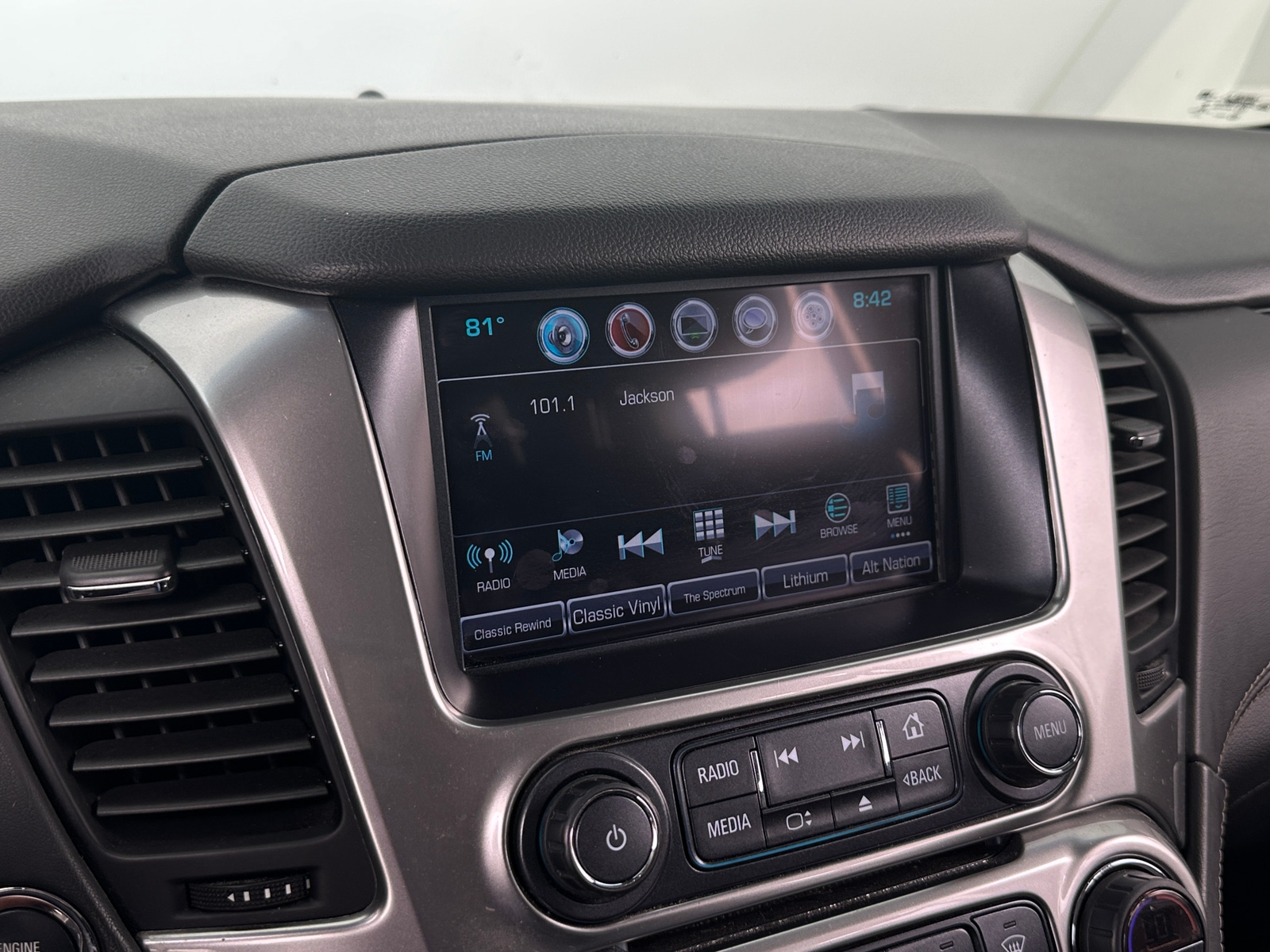Thumbnail: 2019 Chevrolet Suburban - 3