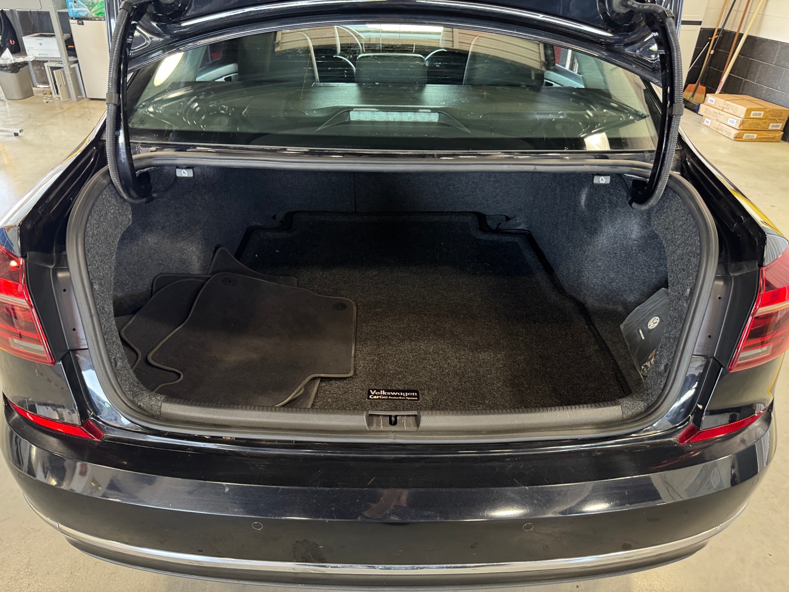 Thumbnail: 2018 Volkswagen Passat - 6