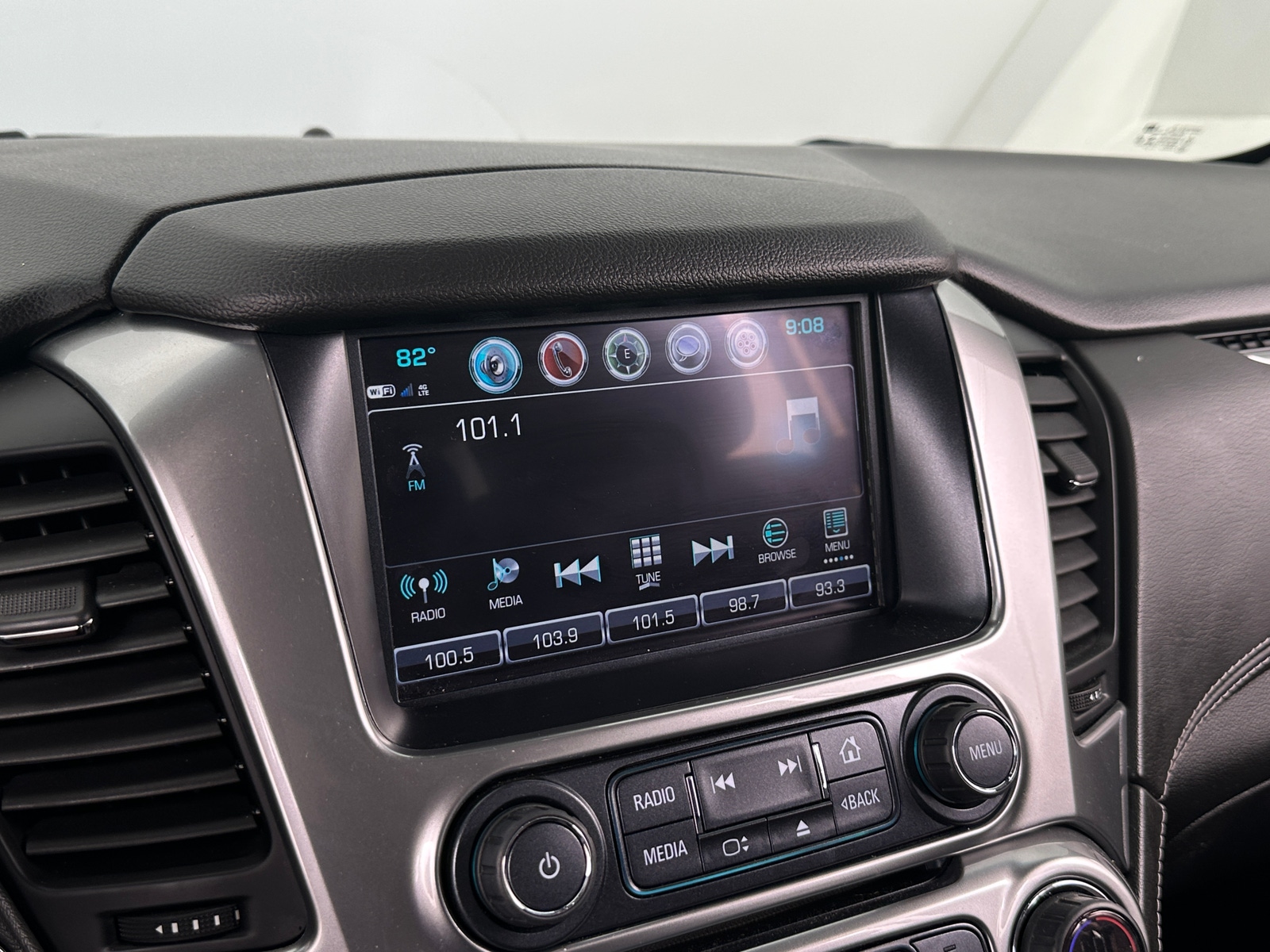Thumbnail: 2019 Chevrolet Tahoe - 3