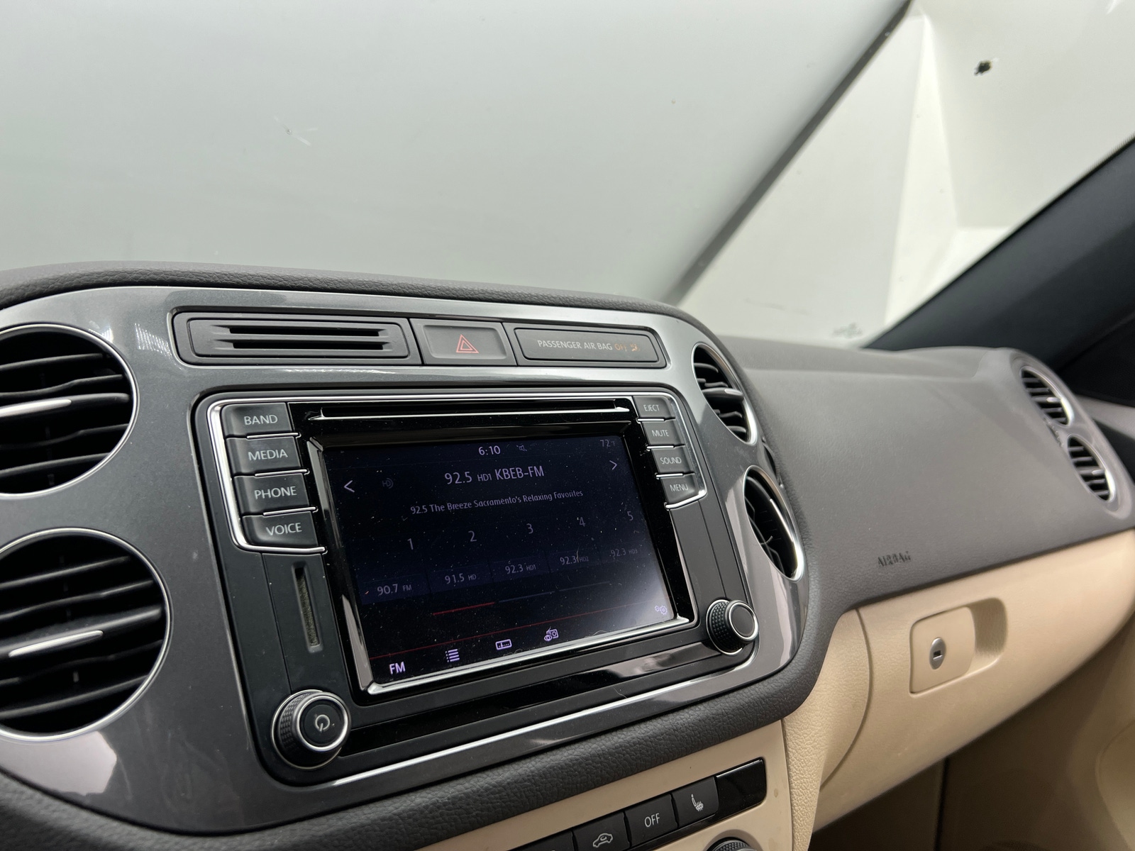 Thumbnail: 2016 Volkswagen Tiguan - 4