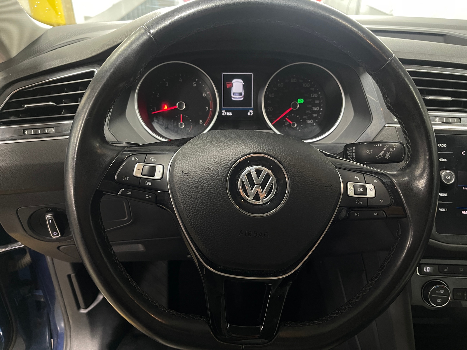Thumbnail: 2018 Volkswagen Tiguan - 4