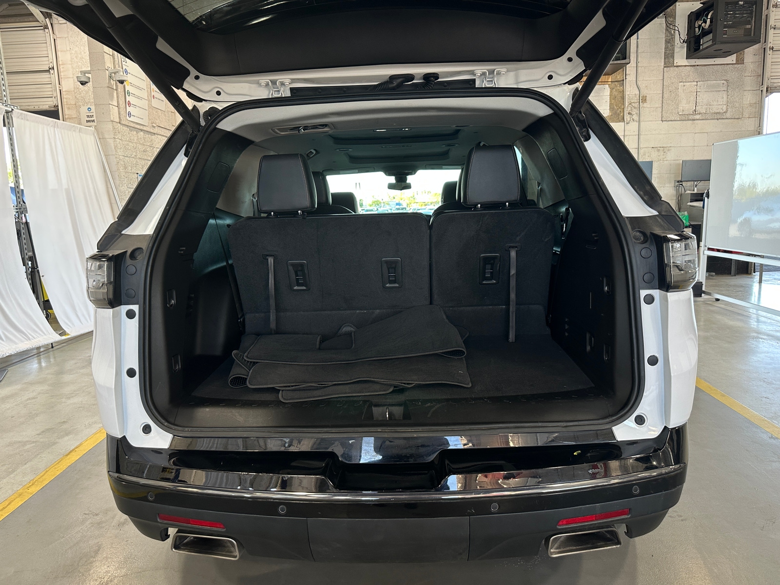 Thumbnail: 2021 Chevrolet Traverse - 6