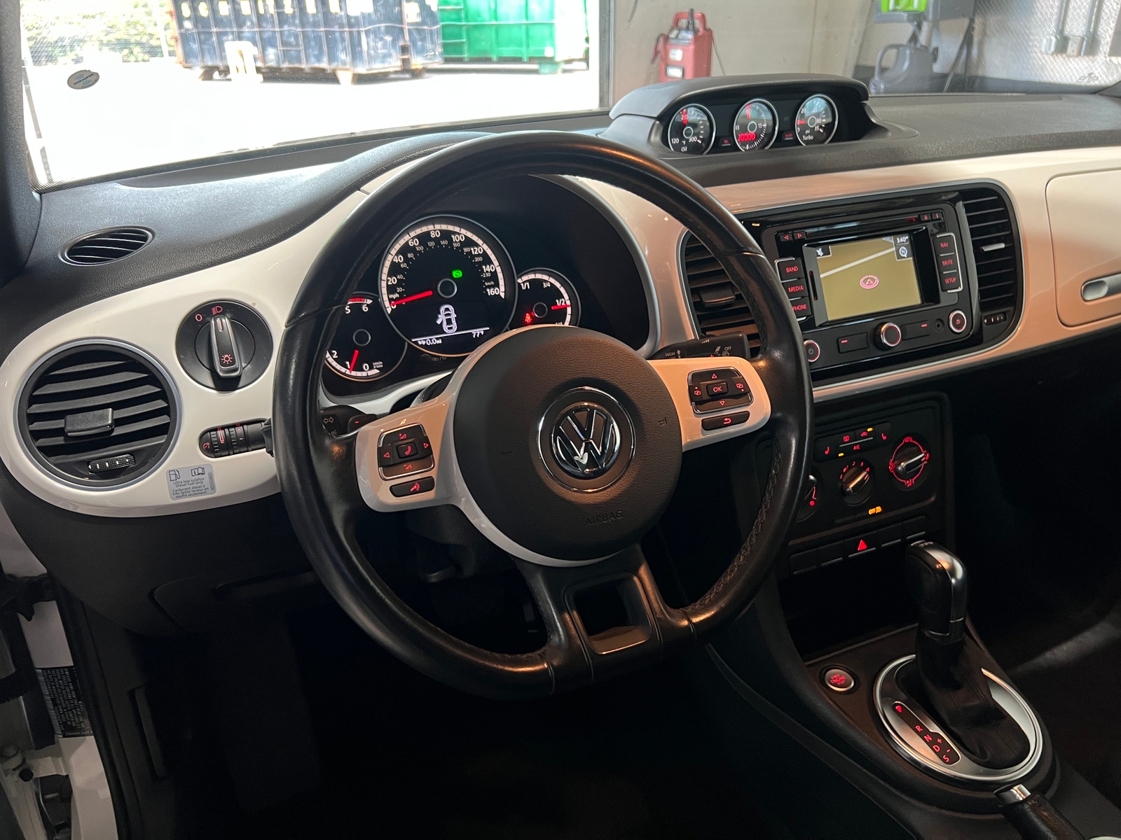 Thumbnail: 2013 Volkswagen Beetle - 4