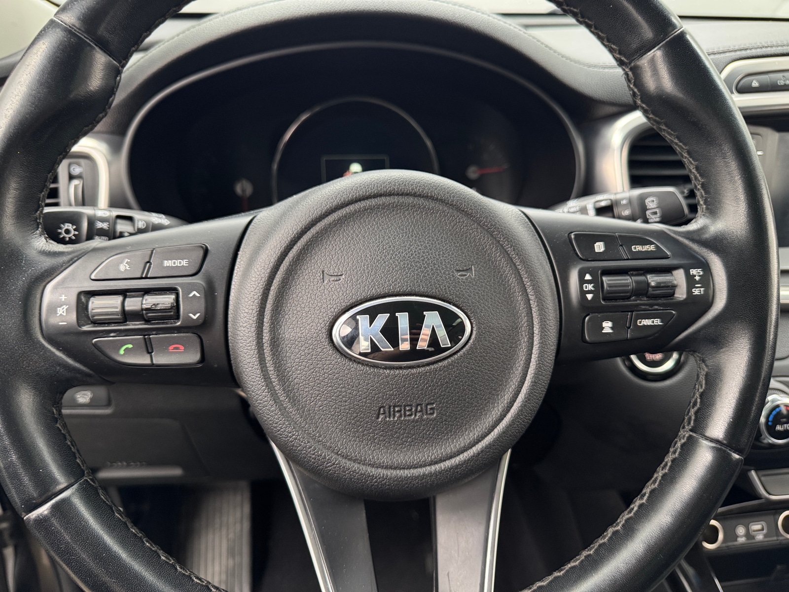 Thumbnail: 2017 Kia Sorento - 4