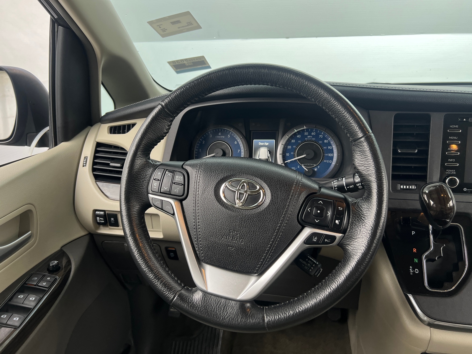 Thumbnail: 2018 Toyota Sienna - 4