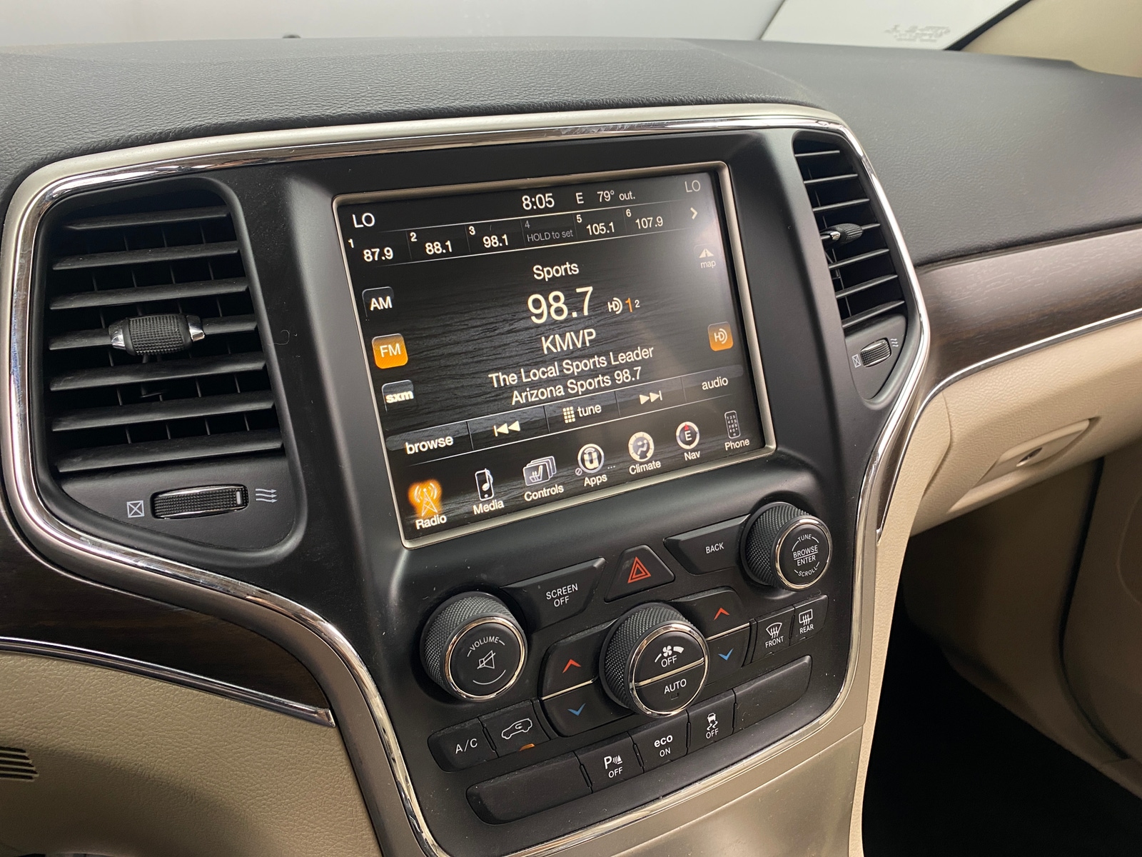 Thumbnail: 2015 Jeep Grand Cherokee - 3