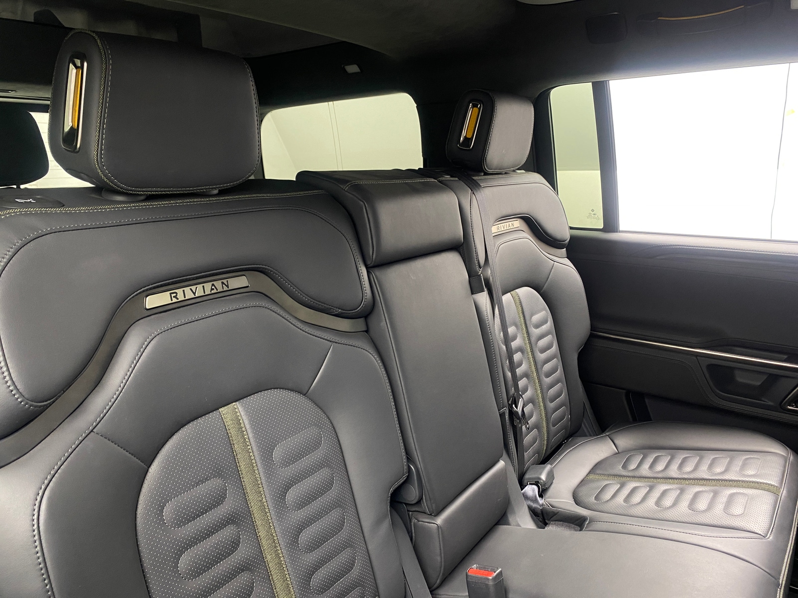 Thumbnail: 2022 Rivian R1S - 5