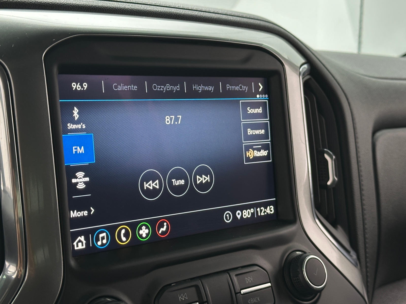 Thumbnail: 2020 Chevrolet Silverado 1500 - 4