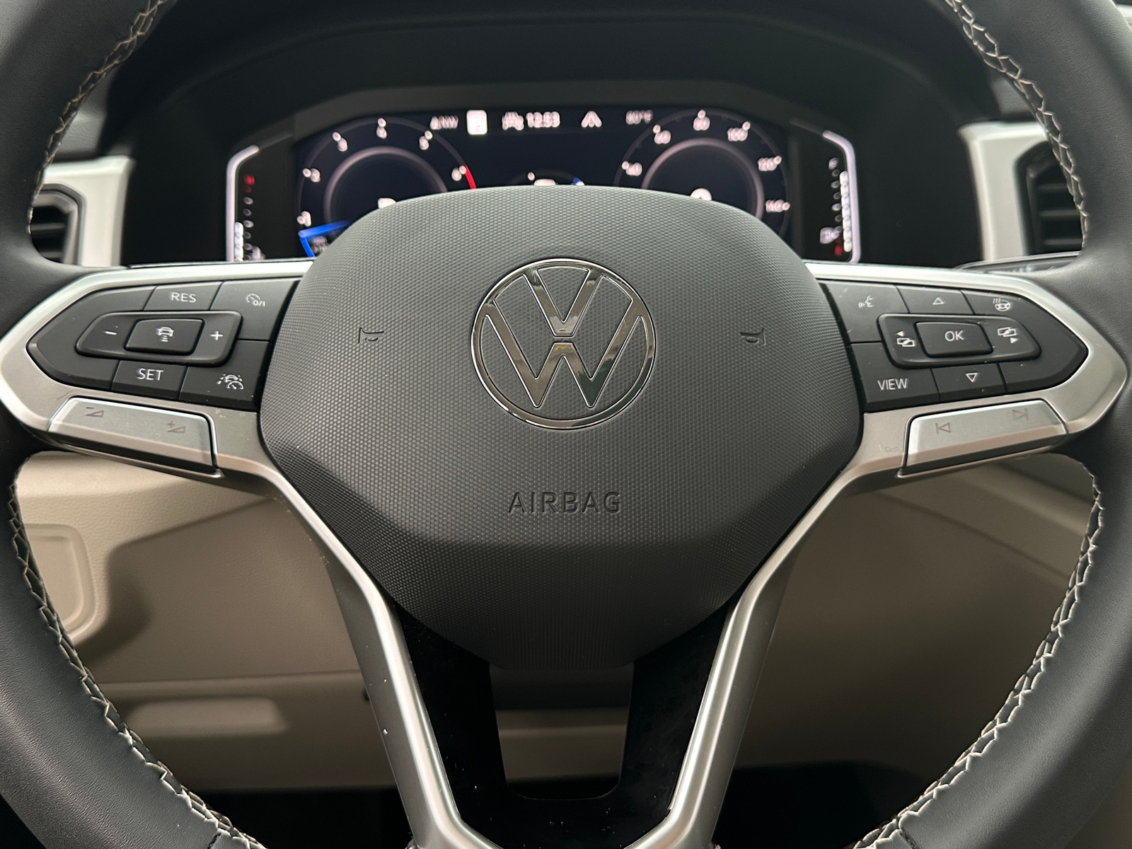 Thumbnail: 2023 Volkswagen Atlas - 4