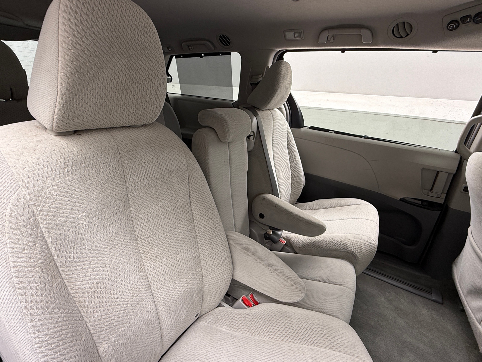 Thumbnail: 2012 Toyota Sienna - 6