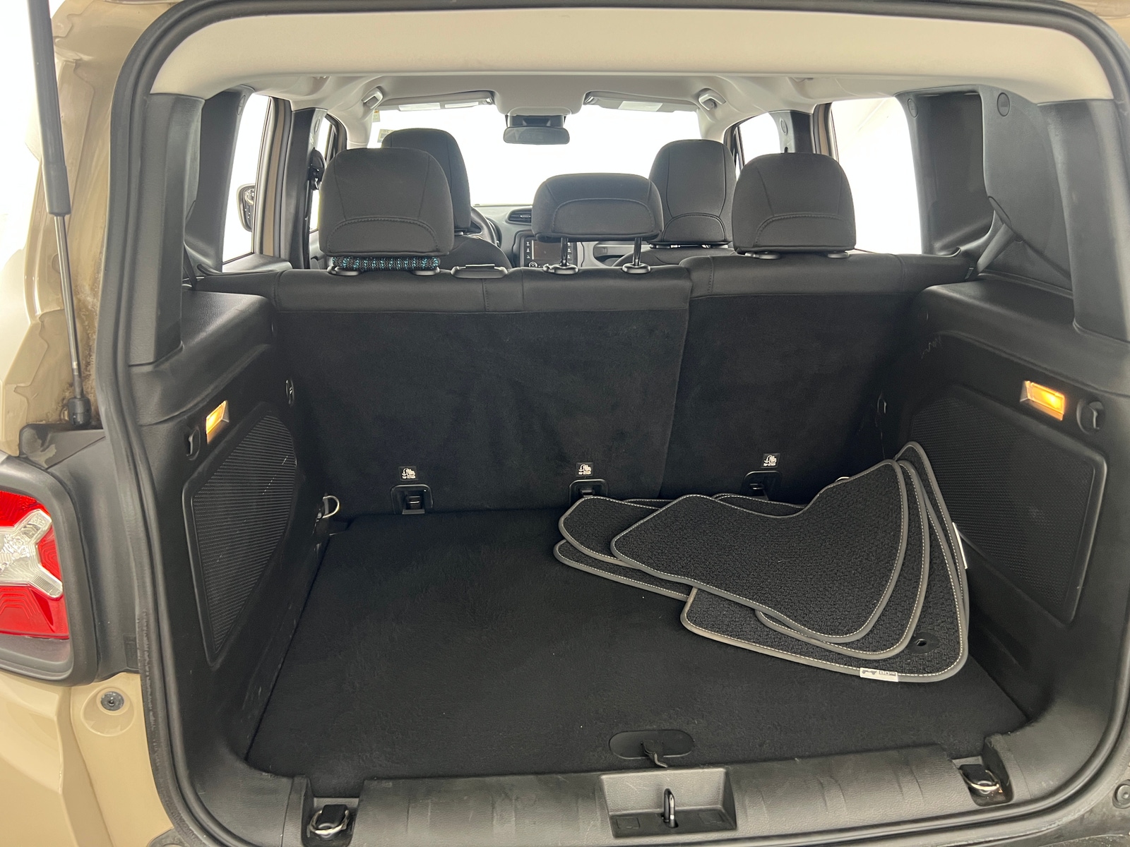 Thumbnail: 2015 Jeep Renegade - 7