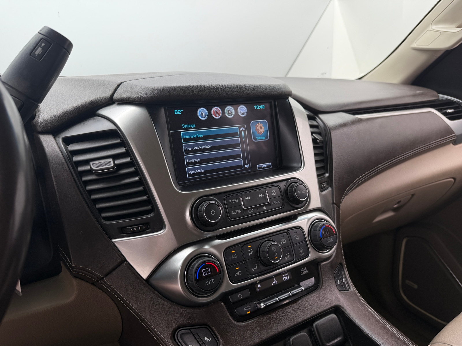 Thumbnail: 2019 Chevrolet Suburban - 3