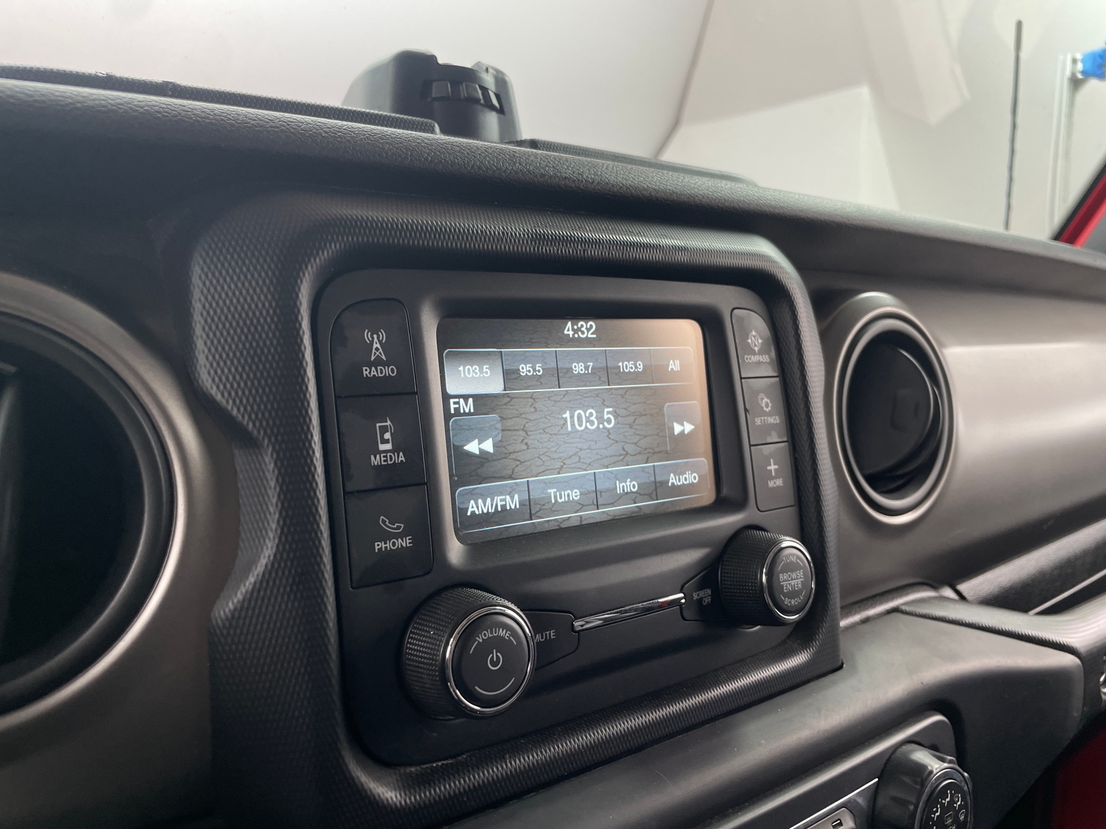 Thumbnail: 2019 Jeep Wrangler - 3