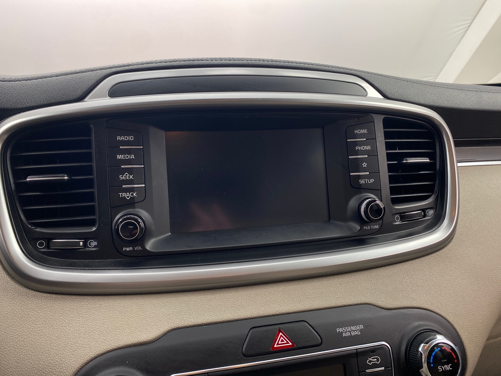 Thumbnail: 2020 Kia Sorento - 4