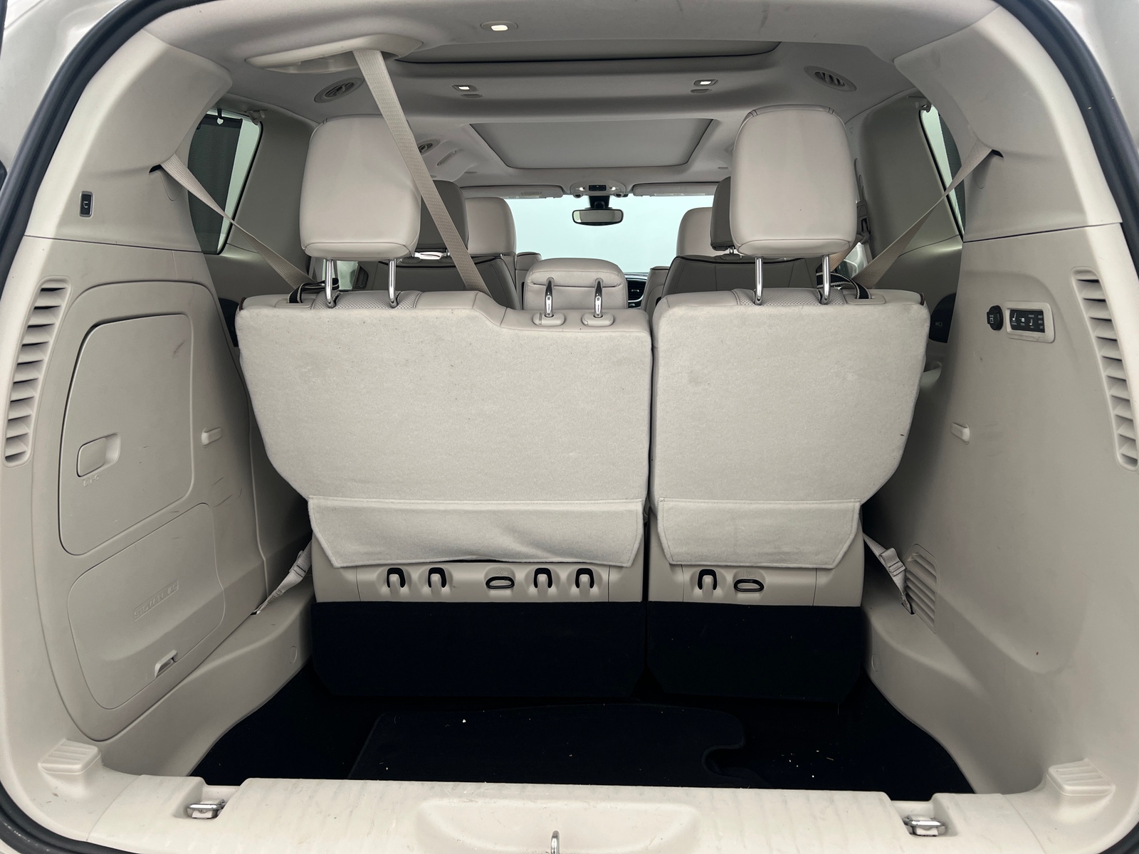Thumbnail: 2017 Chrysler Pacifica - 6