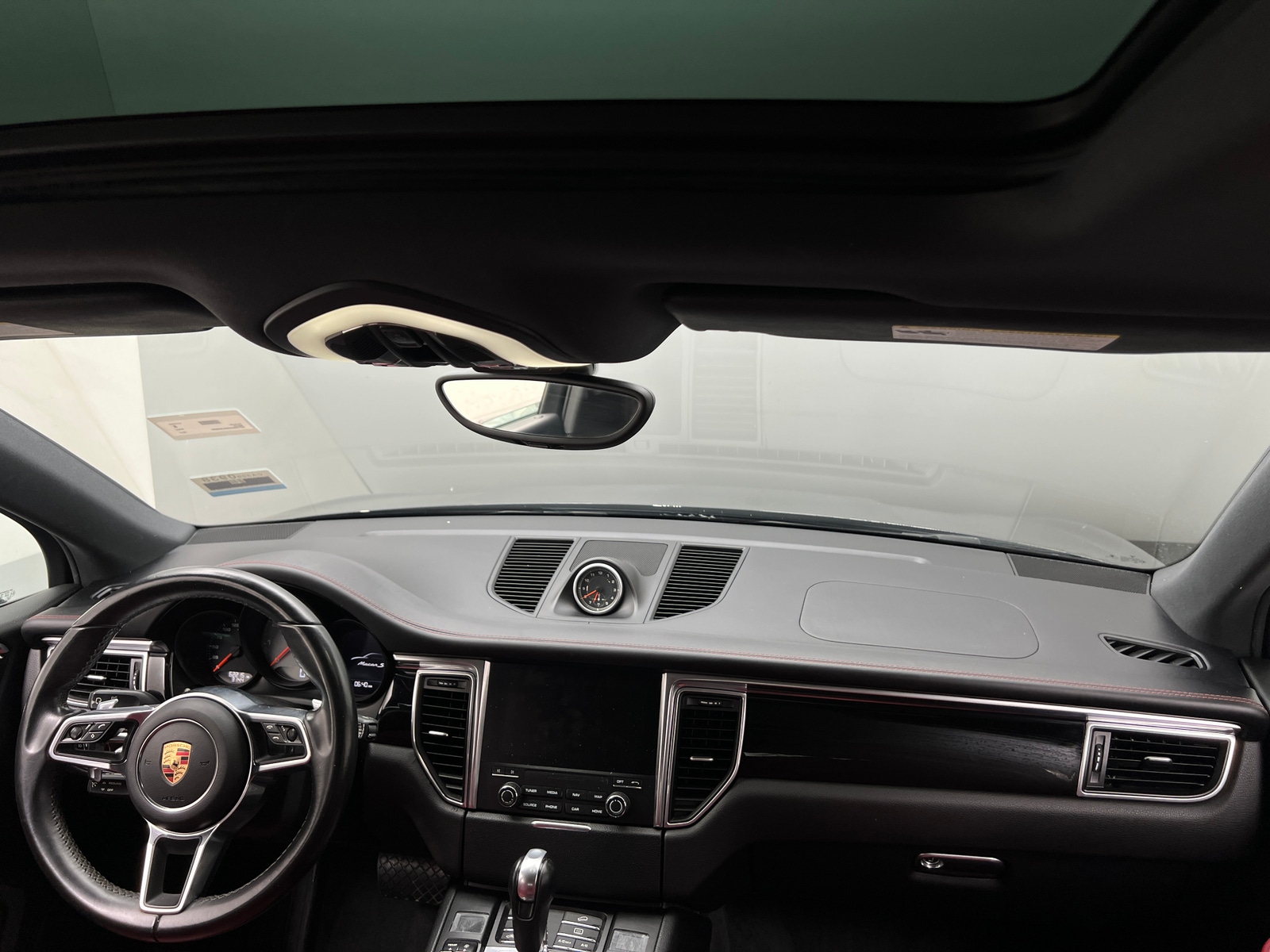 Thumbnail: 2017 Porsche Macan - 2