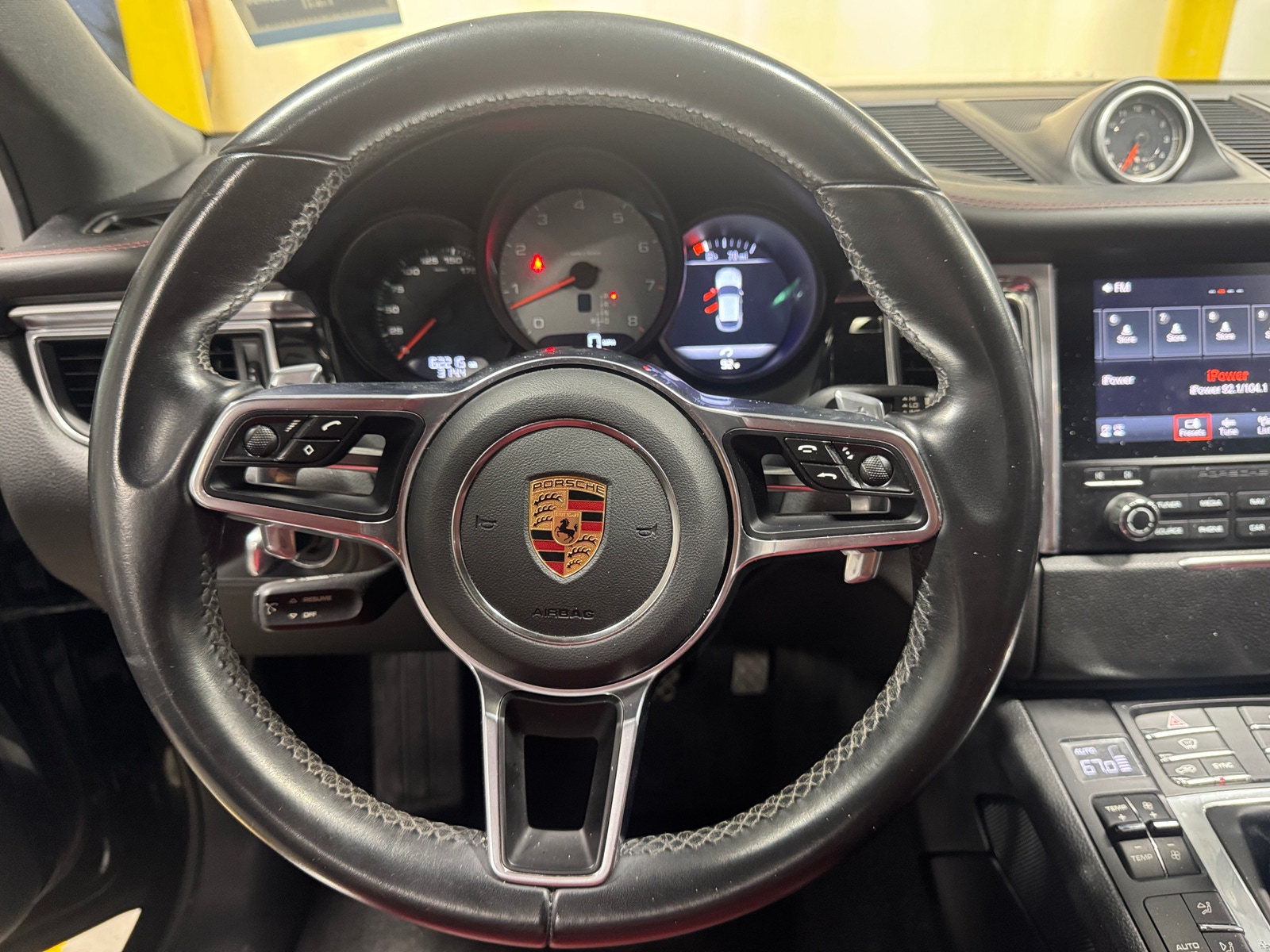 Thumbnail: 2017 Porsche Macan - 4