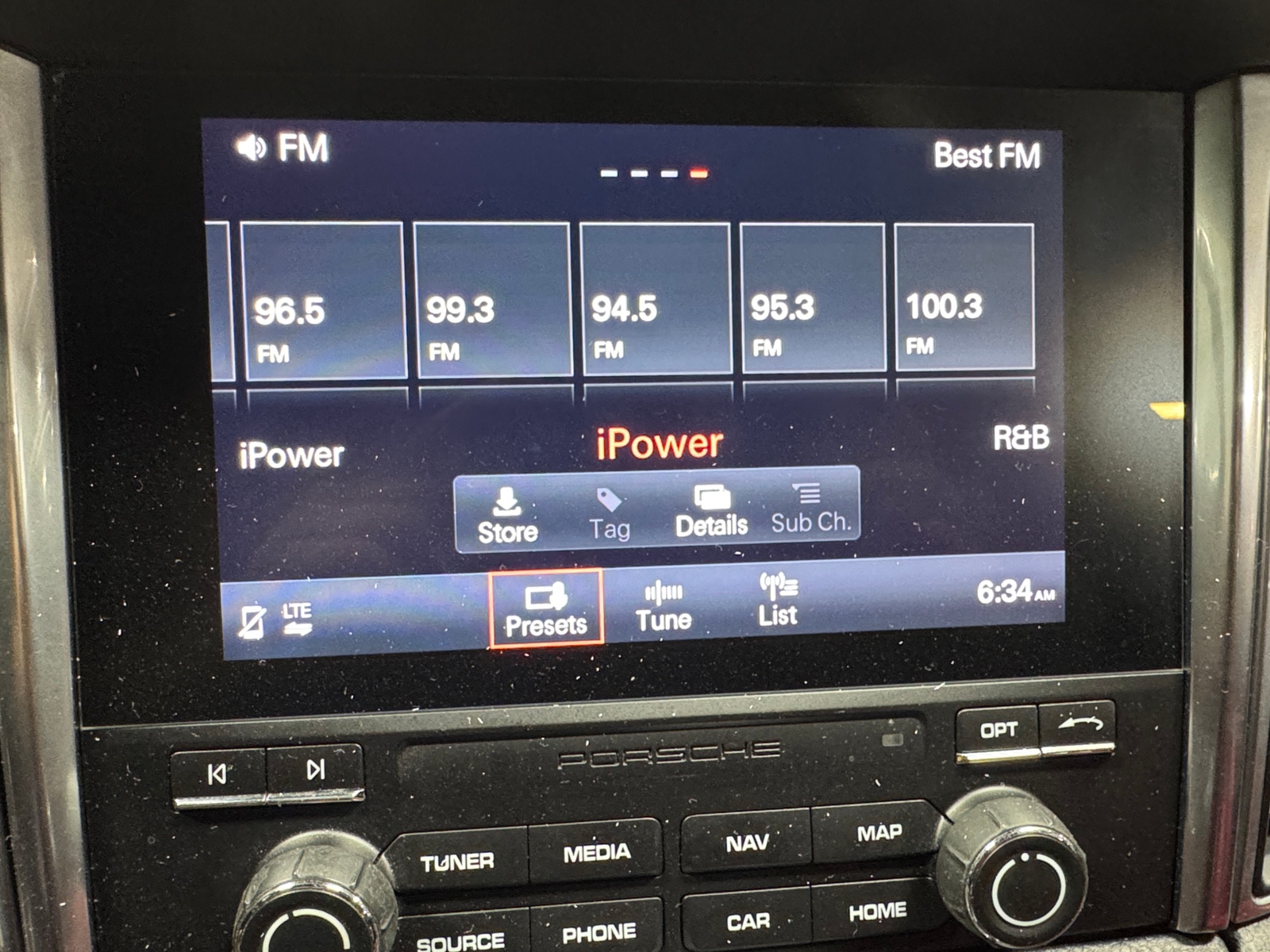 Thumbnail: 2017 Porsche Macan - 3