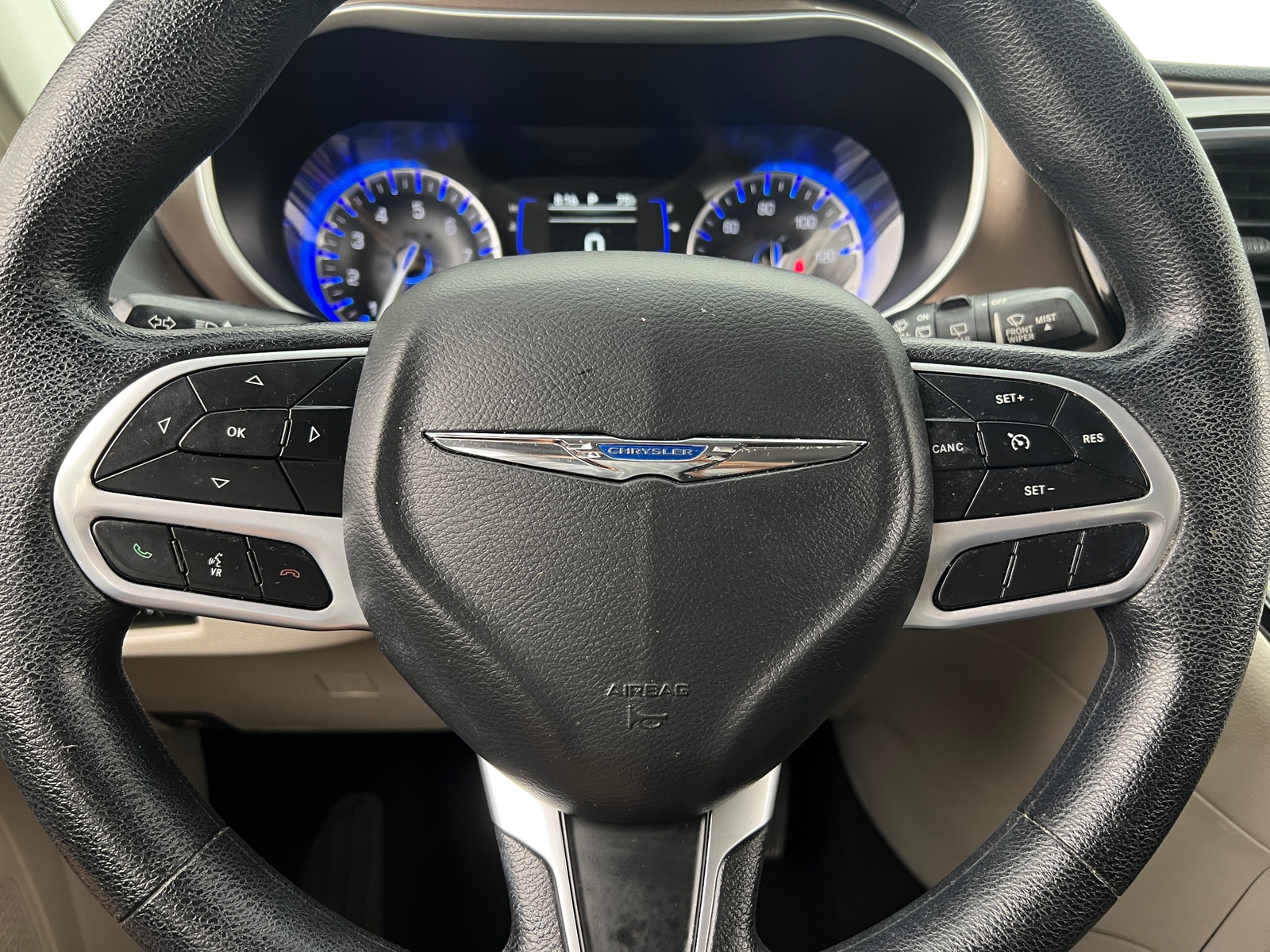 Thumbnail: 2021 Chrysler Voyager - 4