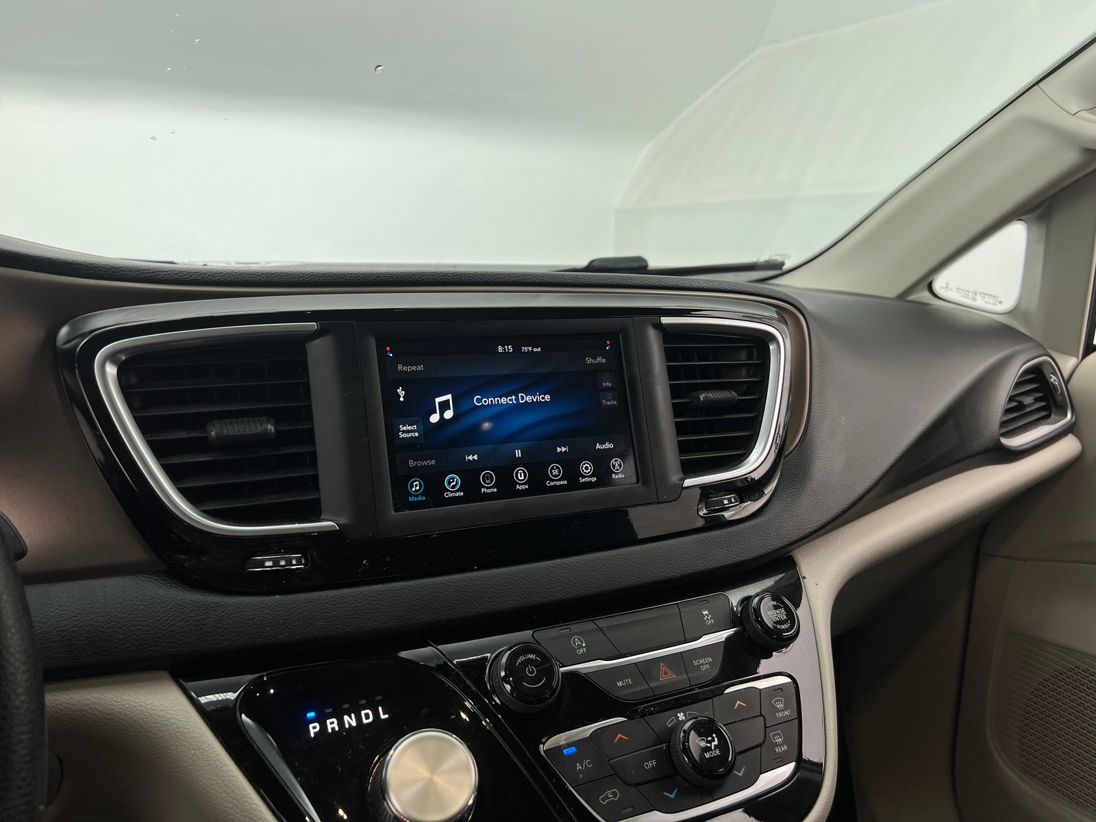 Thumbnail: 2021 Chrysler Voyager - 3