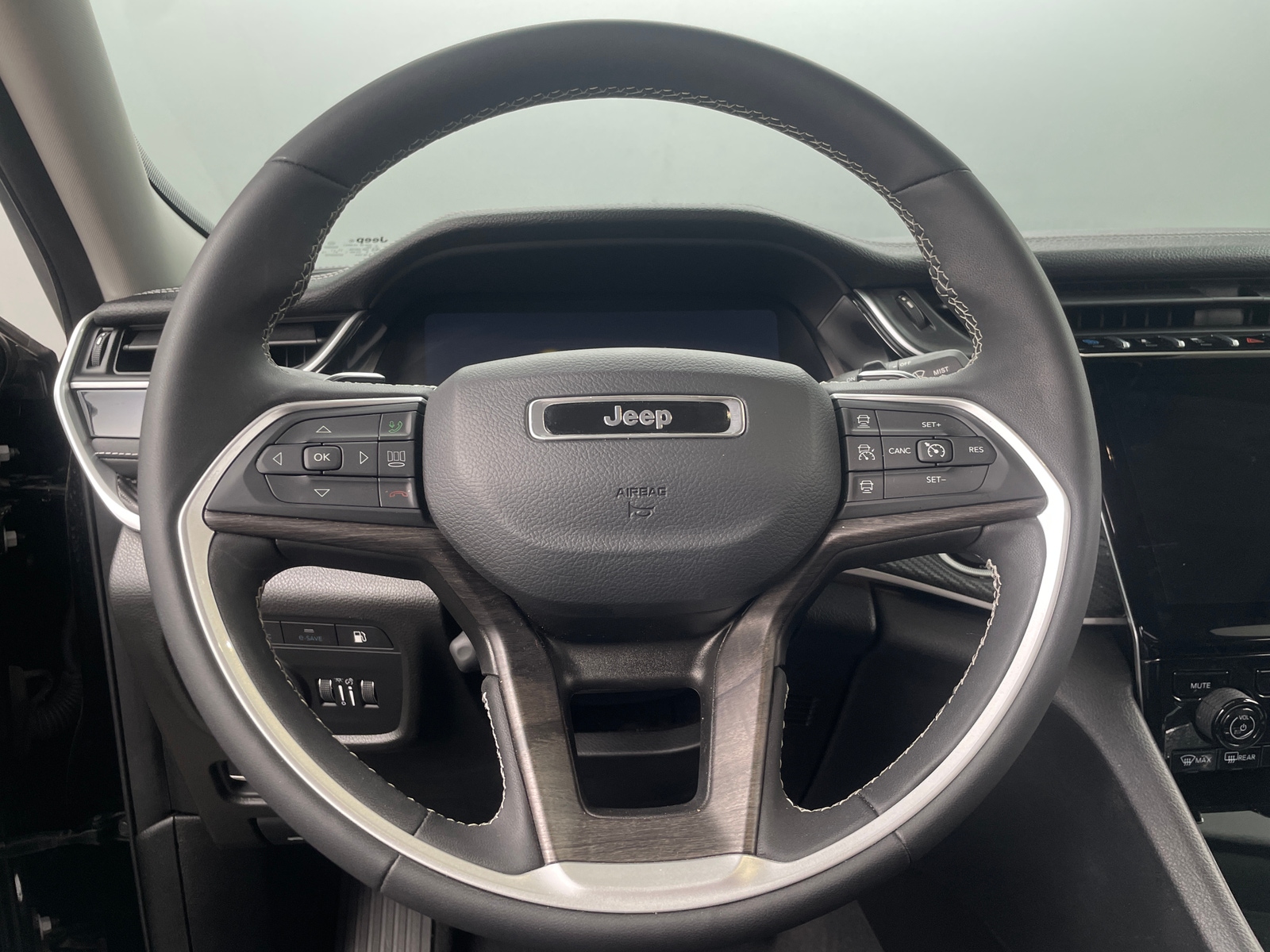 Thumbnail: 2023 Jeep Grand Cherokee - 4