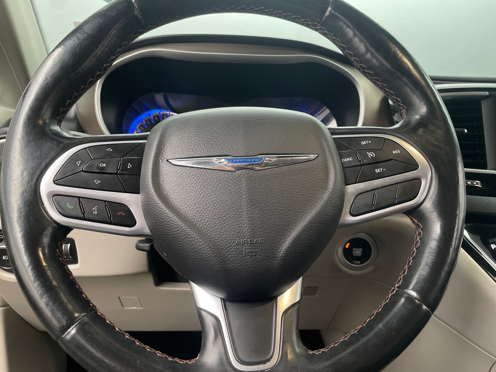 Thumbnail: 2019 Chrysler Pacifica - 4