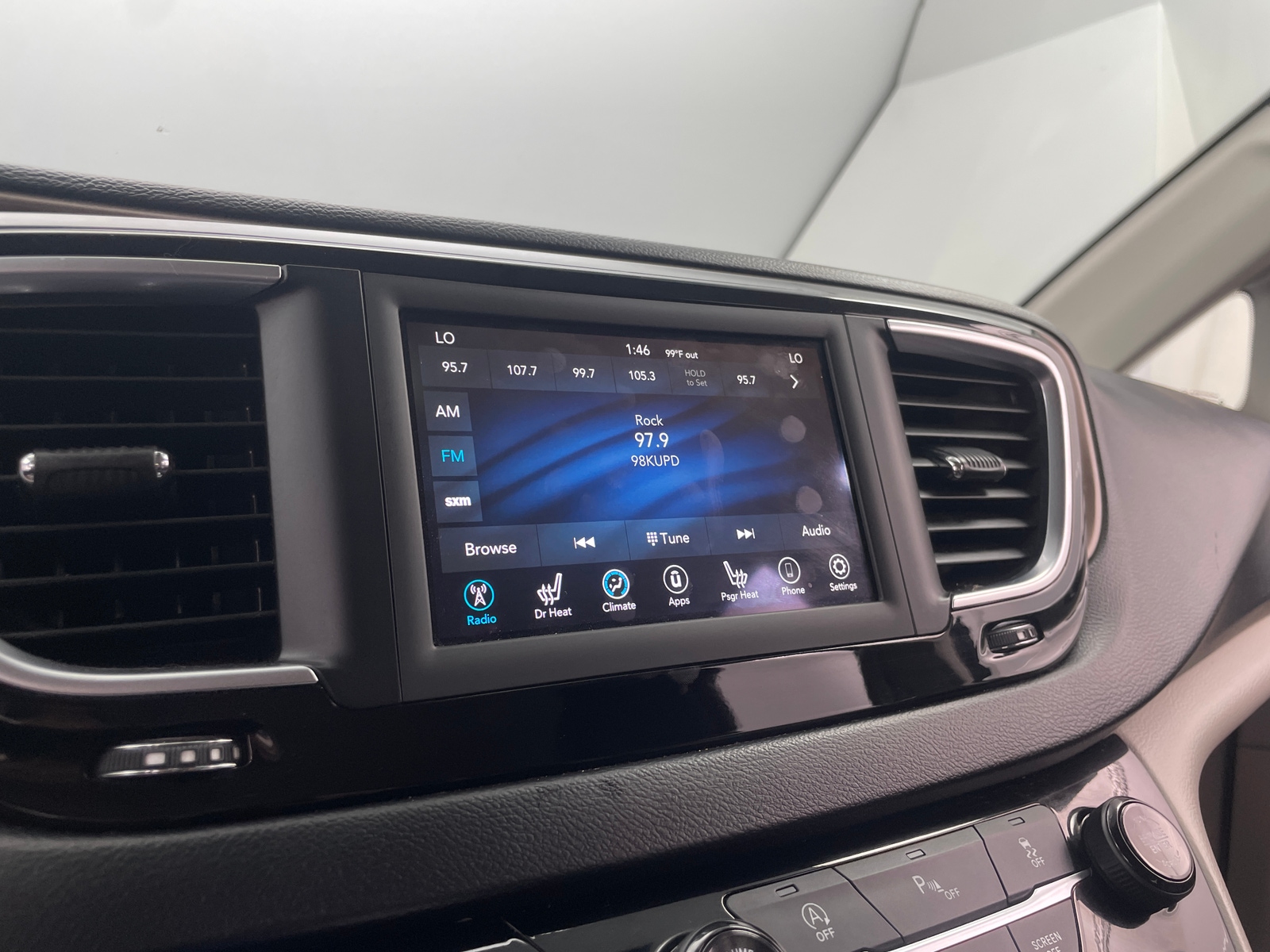 Thumbnail: 2019 Chrysler Pacifica - 3
